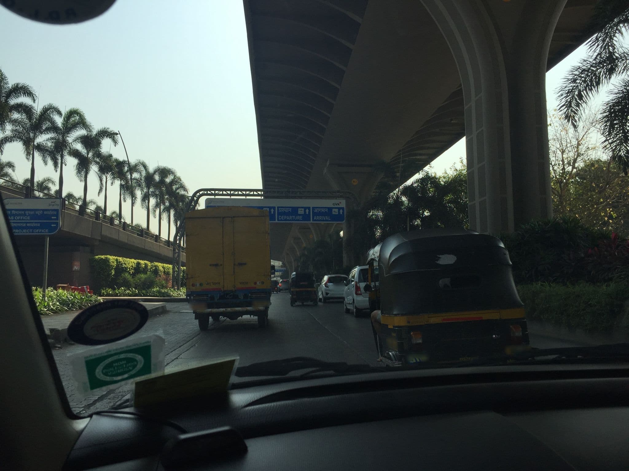 Street view near Le Royal Méridien, Mumbai — © marshall (CC BY-SA · Mapillary)