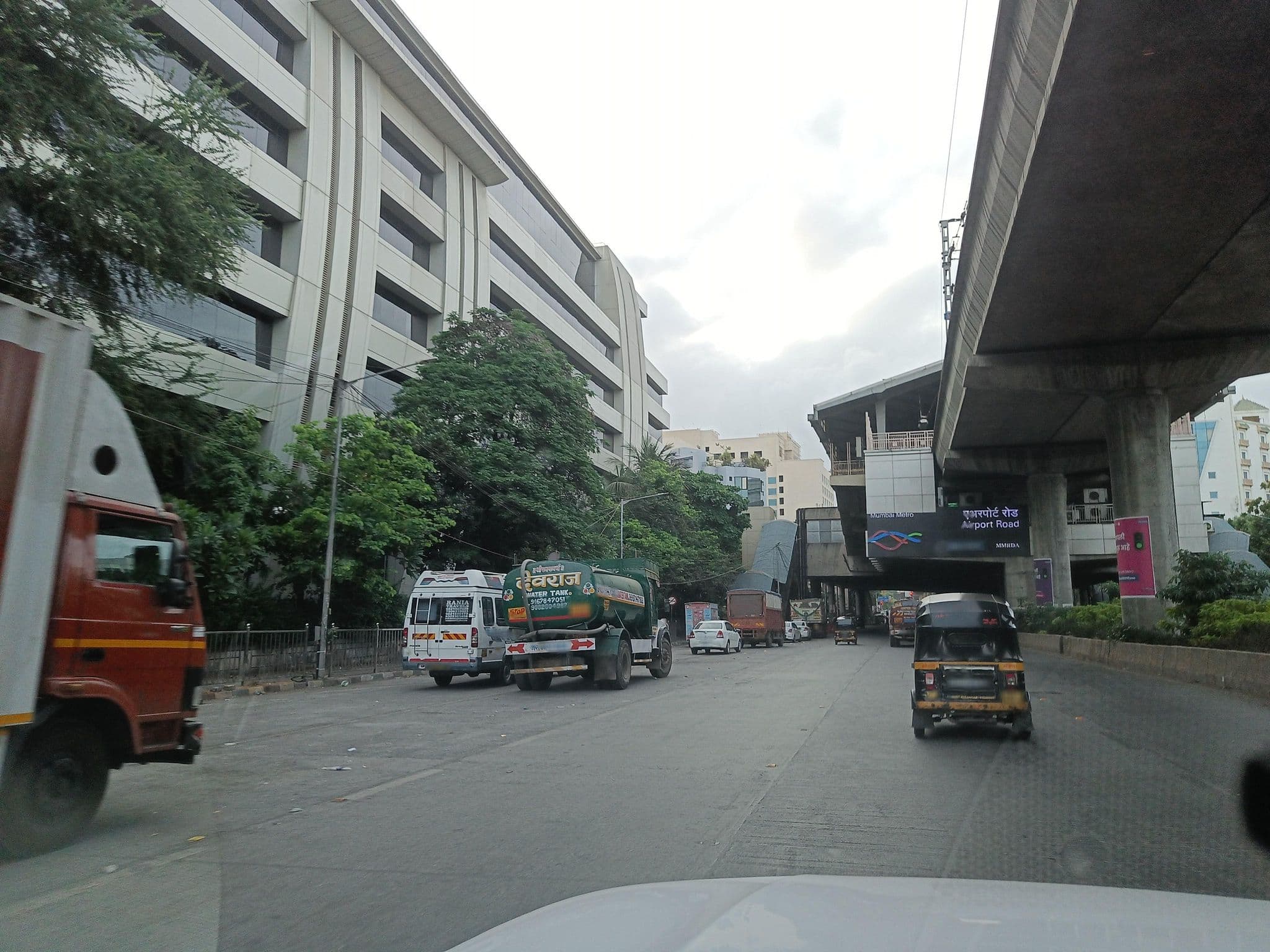 Street view near Leela Business Park, Powai — © varunbhakhri (CC BY-SA · Mapillary)