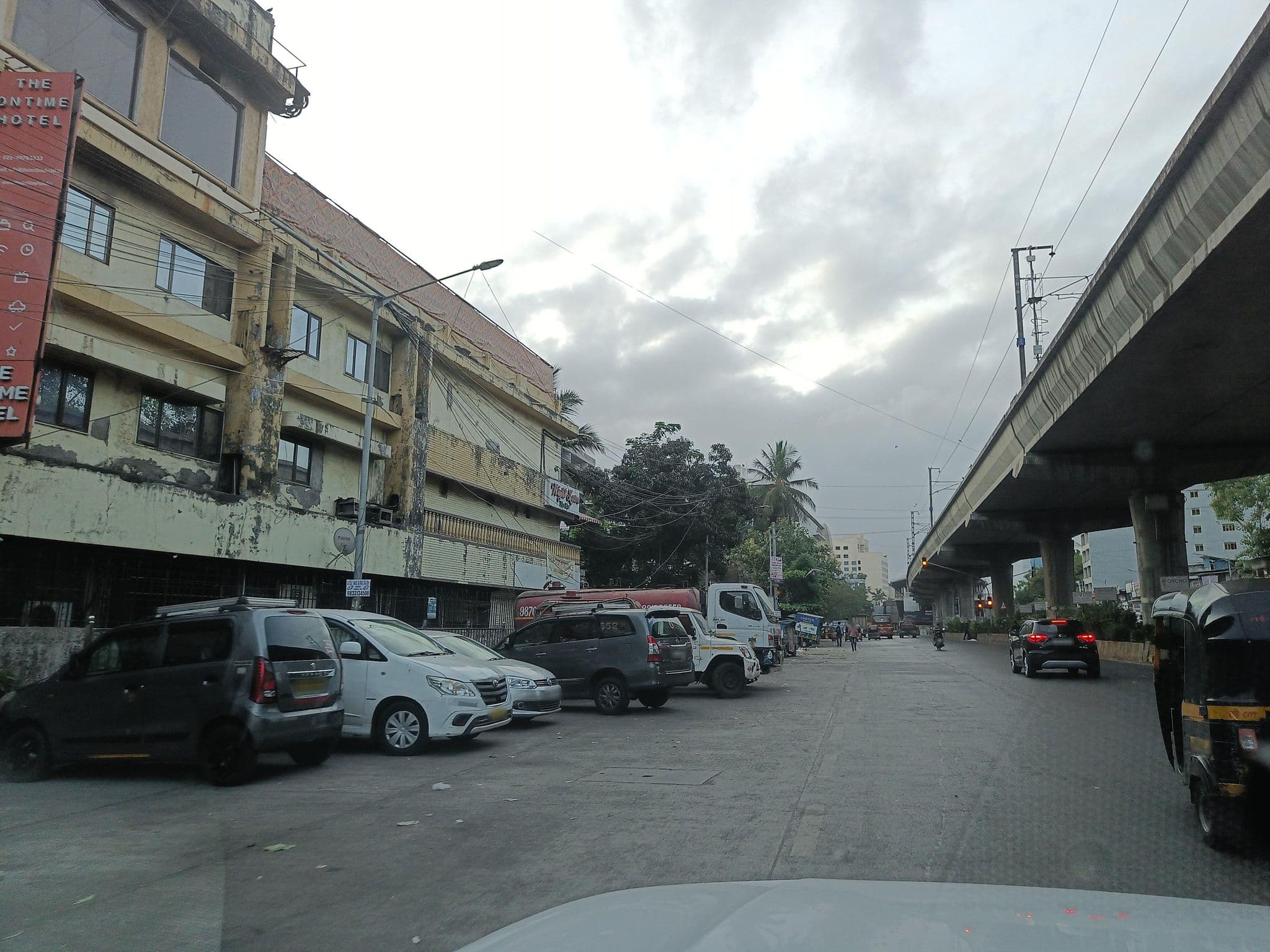 Street view near The Ontime Hotel, Powai — © varunbhakhri (CC BY-SA · Mapillary)