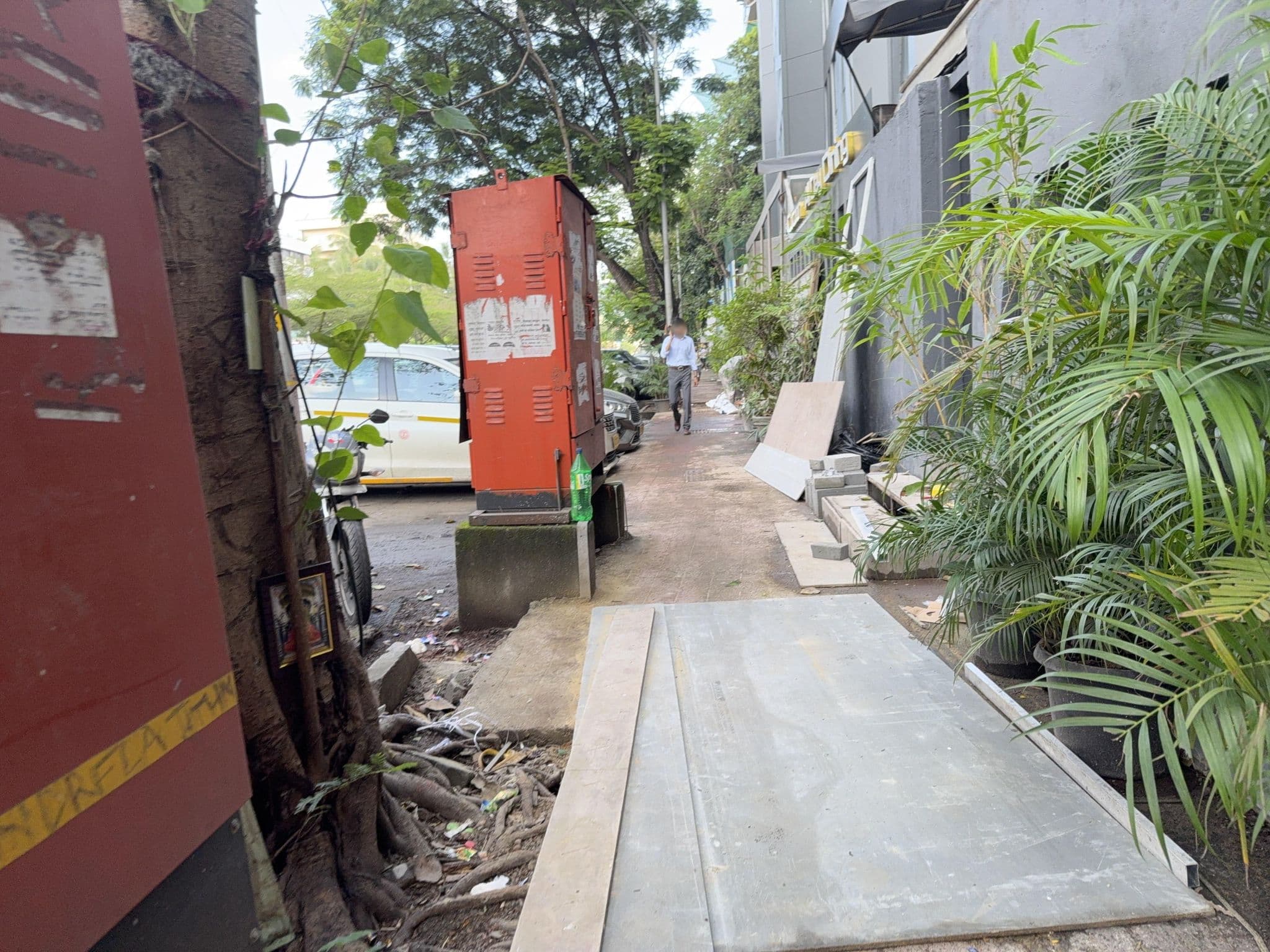 Street view near Banquet Hall Dragonfly Hotel, Powai — © WP_At (CC BY-SA · Mapillary)