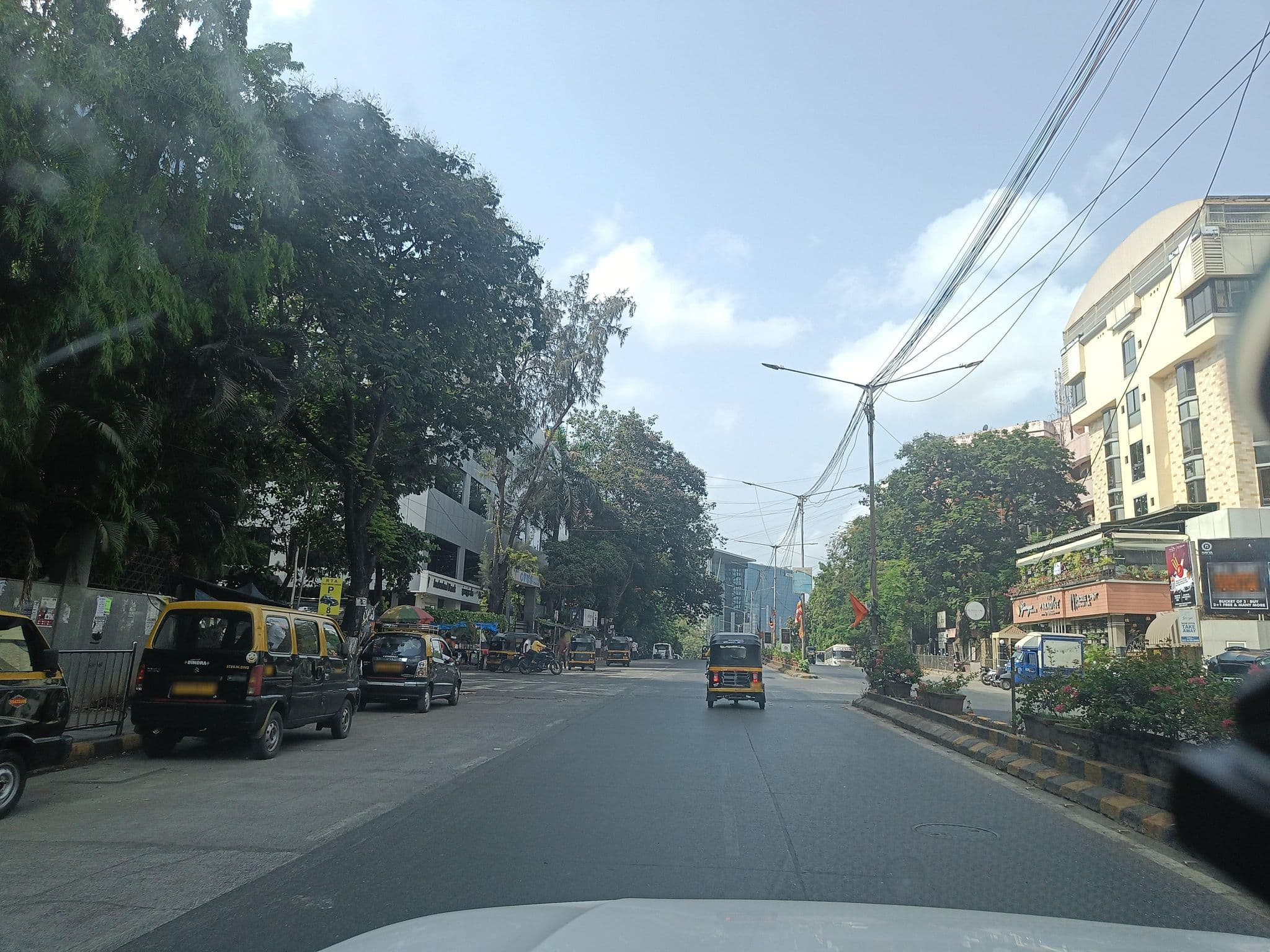 Street view near ツンガ リーガルホテル ムンバイ, Powai — © varunbhakhri (CC BY-SA · Mapillary)
