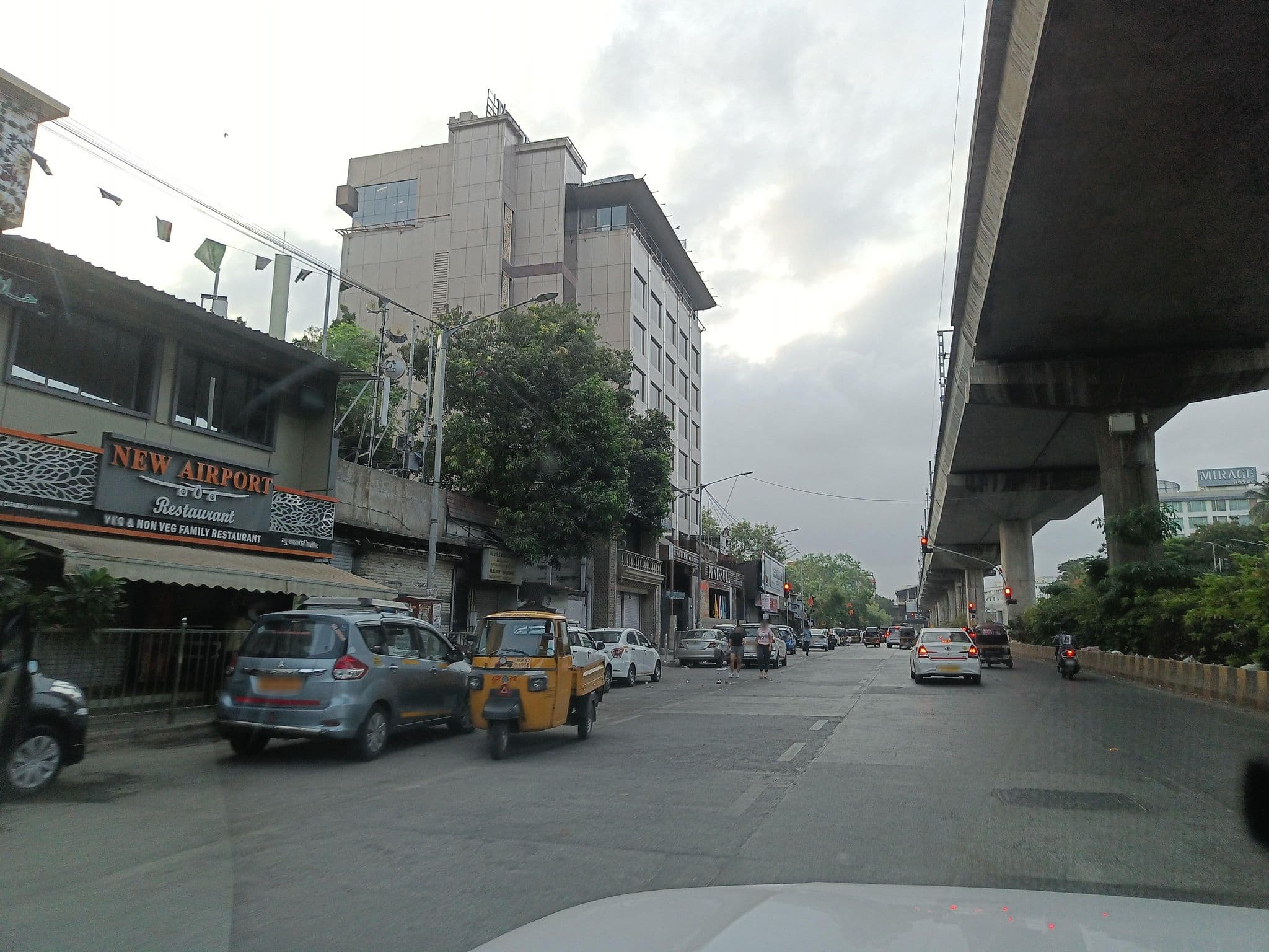 Street view near Swimming Pool, Powai — © varunbhakhri (CC BY-SA · Mapillary)