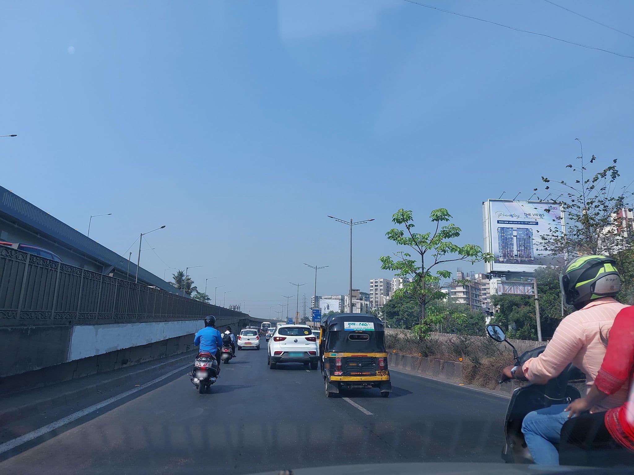Street view near Hotel Lerida, Mumbai — © NiharikaY (CC BY-SA · Mapillary)