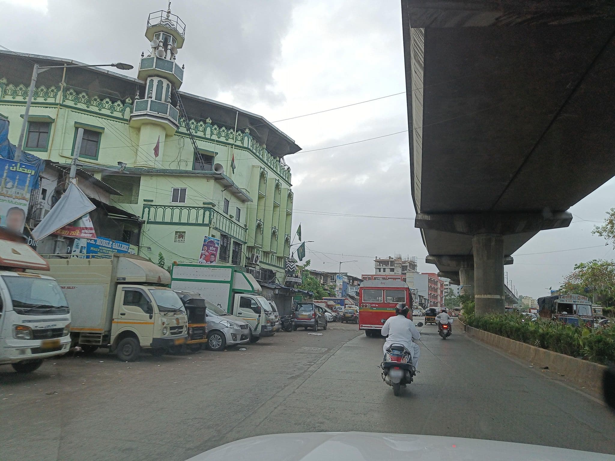 Street view near Blue Orchid, Powai — © varunbhakhri (CC BY-SA · Mapillary)