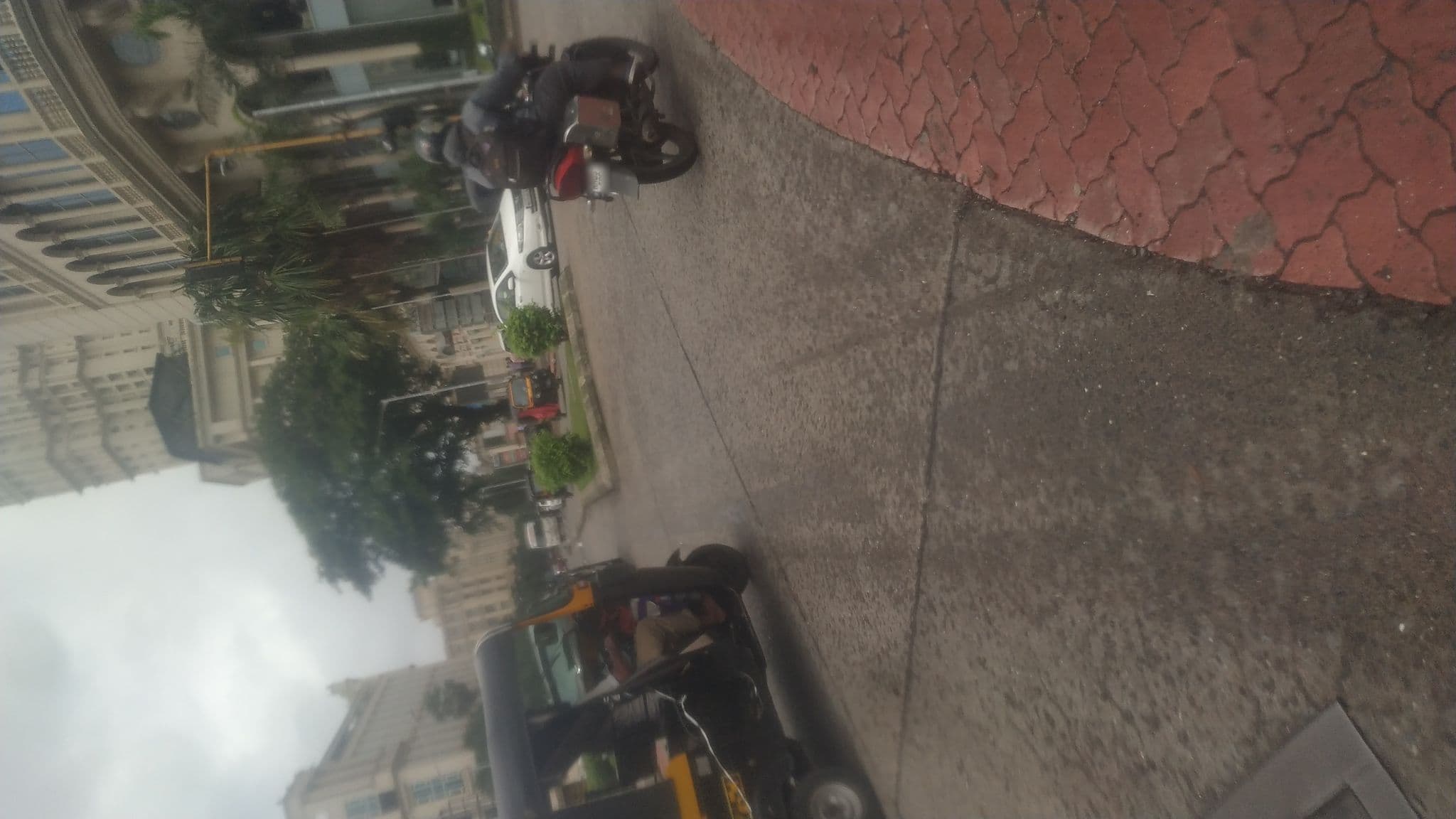Street view near Rodas Hotel, Powai — © tahreer (CC BY-SA · Mapillary)