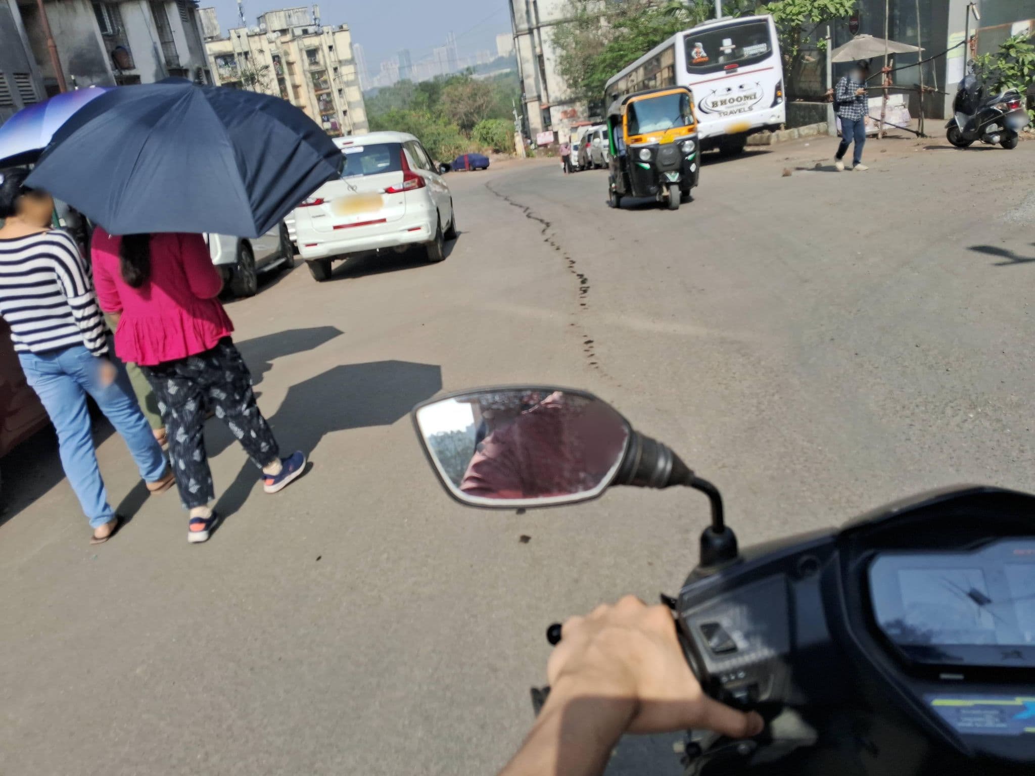 Street view near Piccadilly 1 Royal Palms, Powai — © psouthmap3 (CC BY-SA · Mapillary)