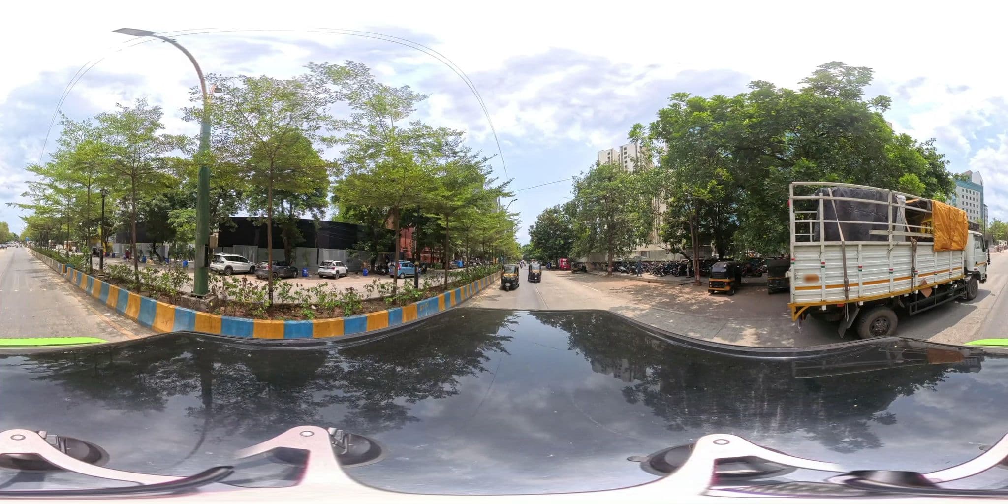 Street view near Stay Vista Premier Thane, Thāne — © skysign (CC BY-SA · Mapillary)