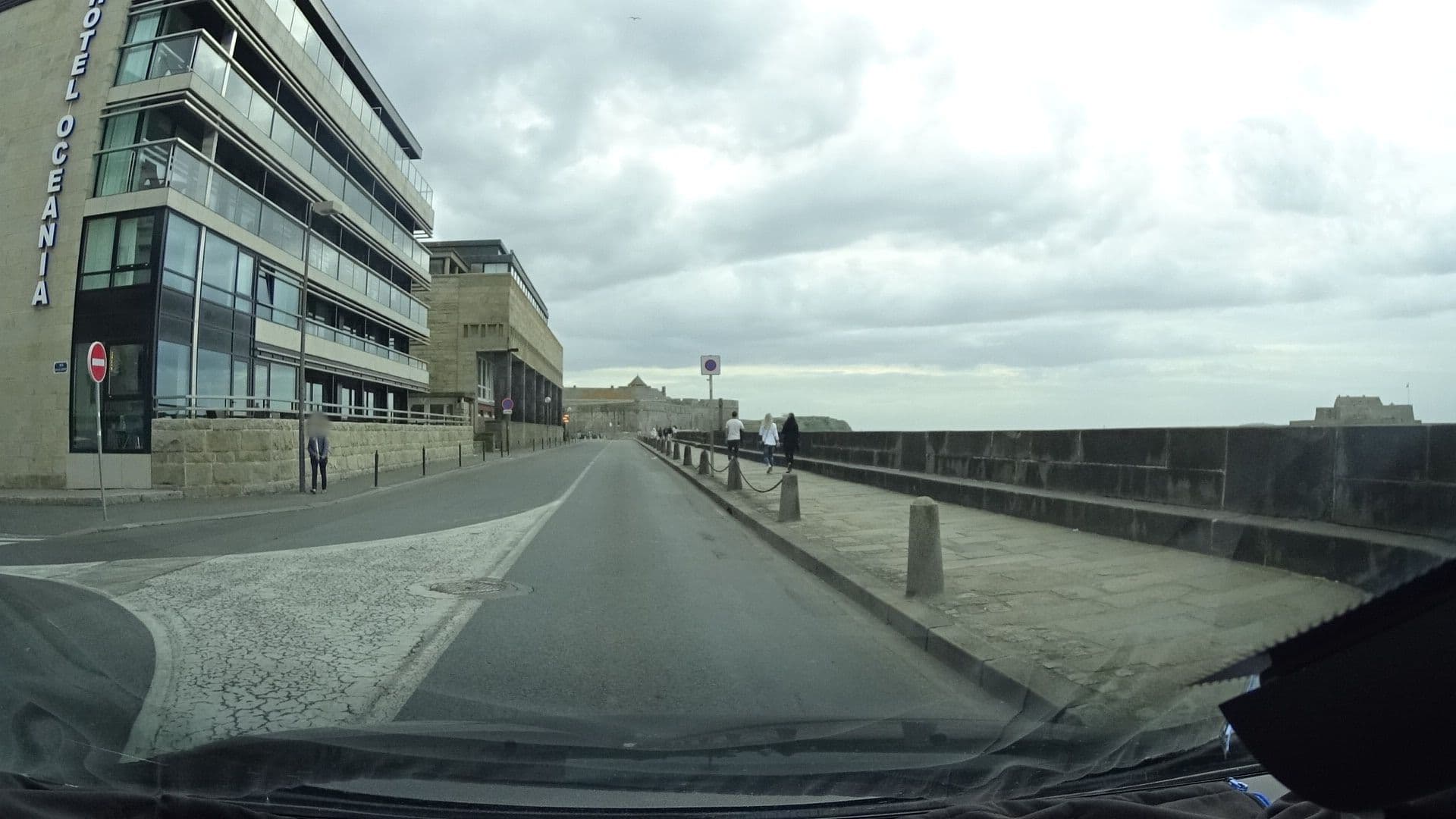 Street view near Hôtel Oceania, Saint-Malo — © ljbouere (CC BY-SA · Mapillary)