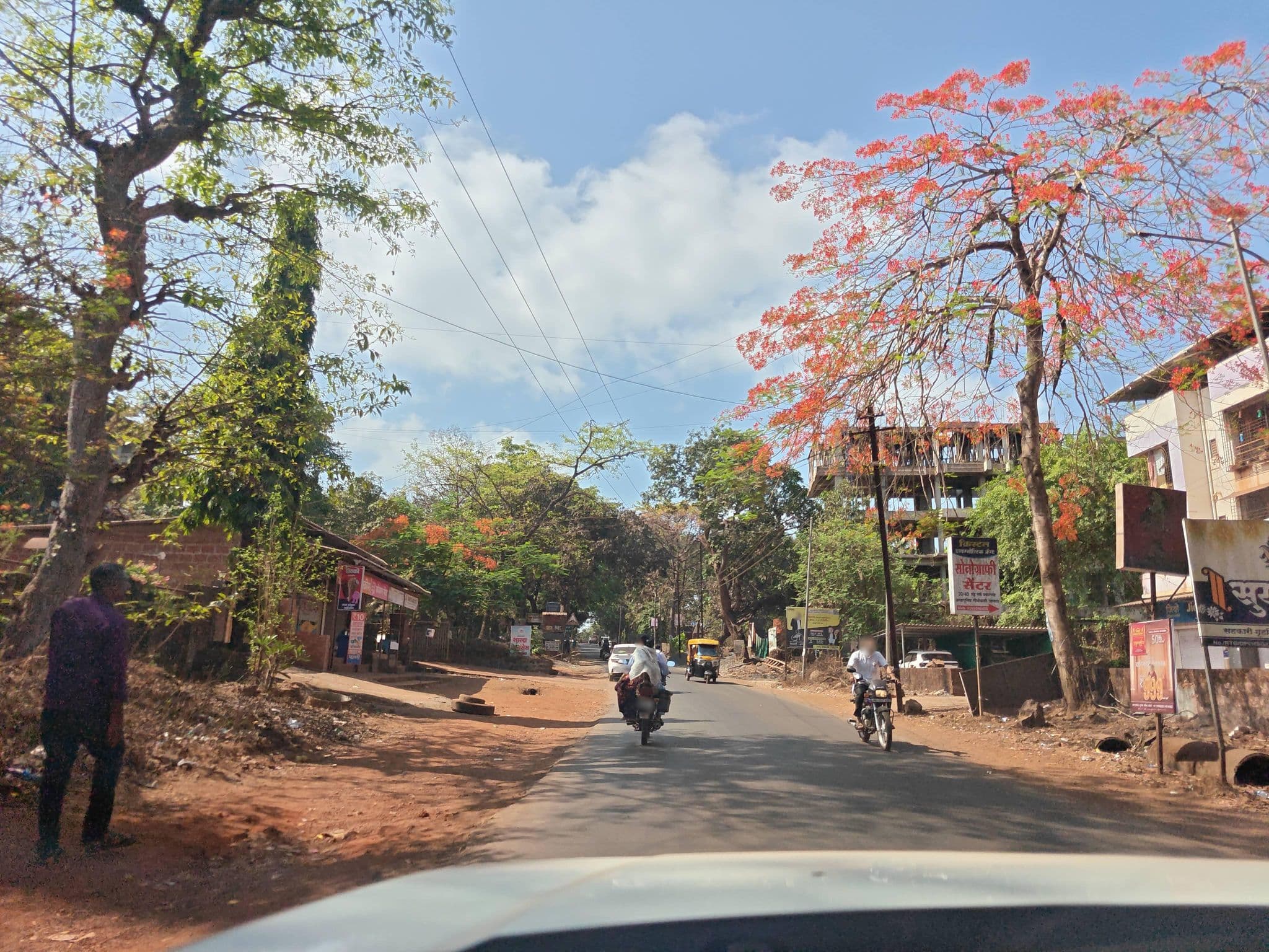 Street view near Shinning Star, Dāpoli — © AmrutaA (CC BY-SA · Mapillary)