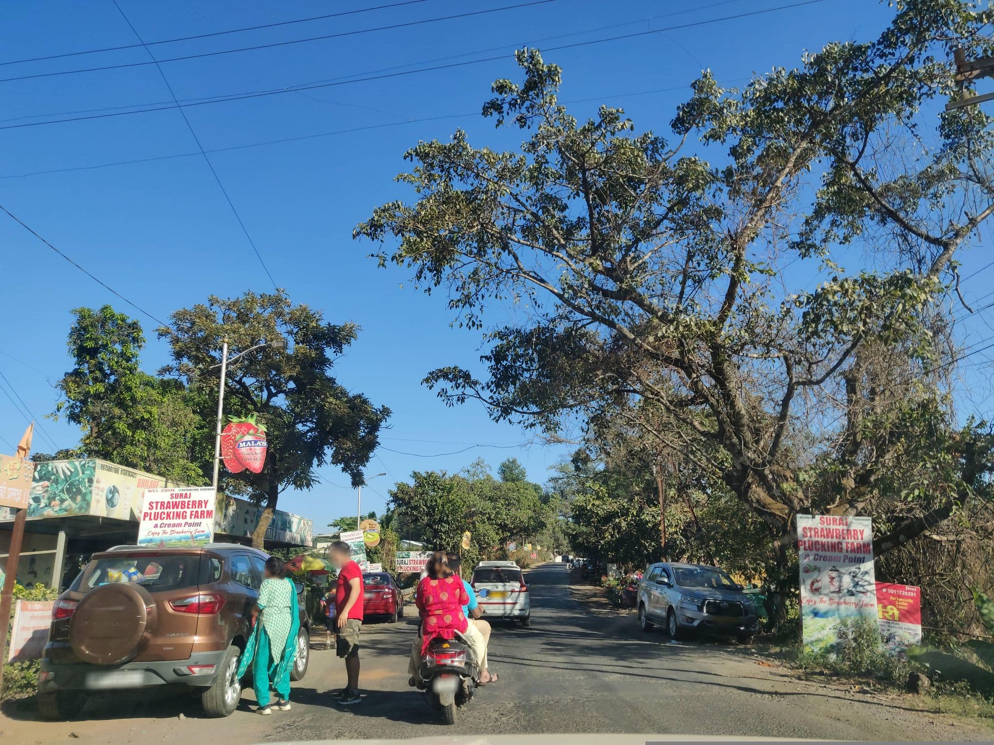Street view near The Fern, Pānchgani — © AmrutaA (CC BY-SA · Mapillary)