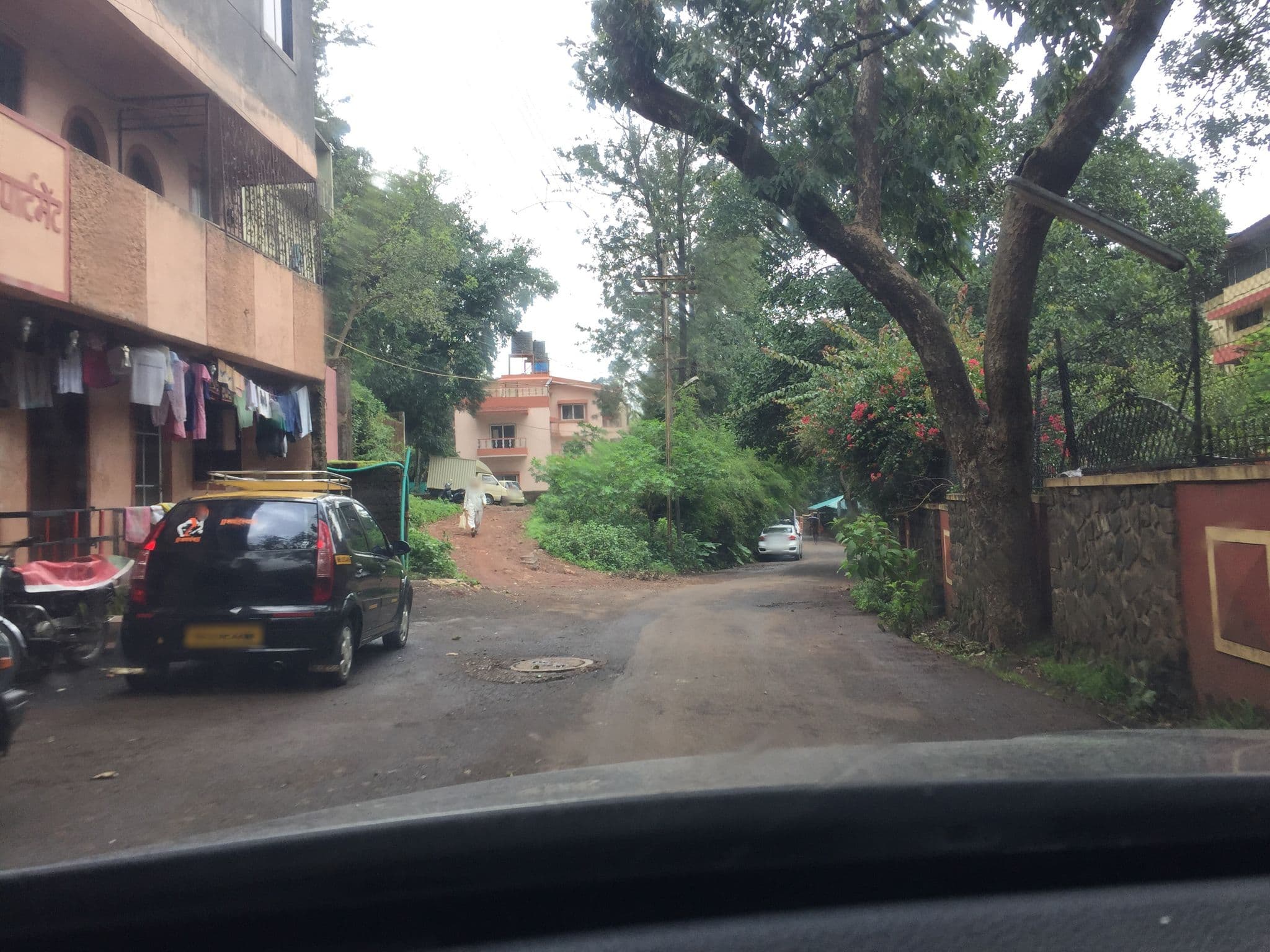 Street view near Suvidha bnb, Pānchgani — © shvrm (CC BY-SA · Mapillary)