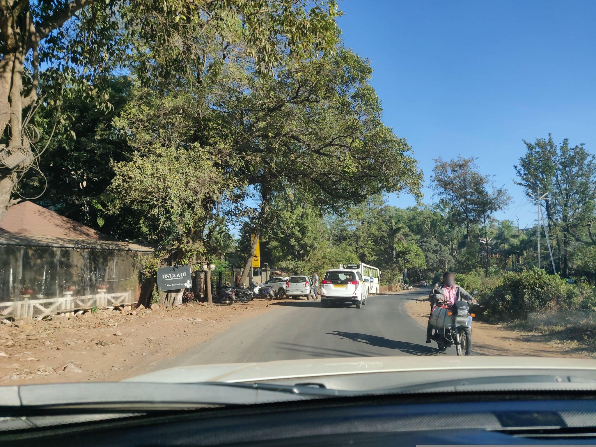 Street view near Basilica, Pānchgani — © AmrutaA (CC BY-SA · Mapillary)