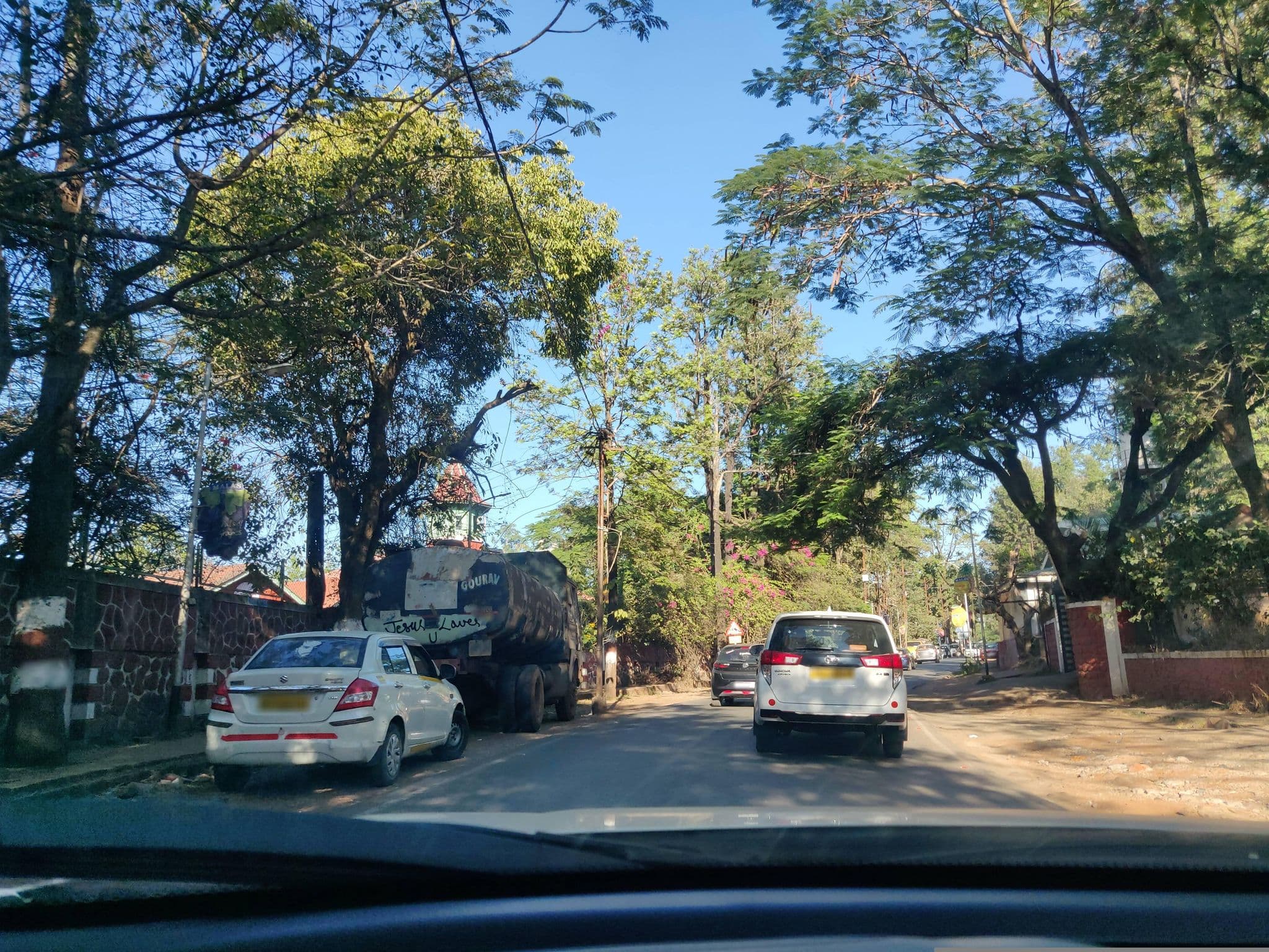 Street view near Rajlaxmi Aarogyadham, Pānchgani — © AmrutaA (CC BY-SA · Mapillary)
