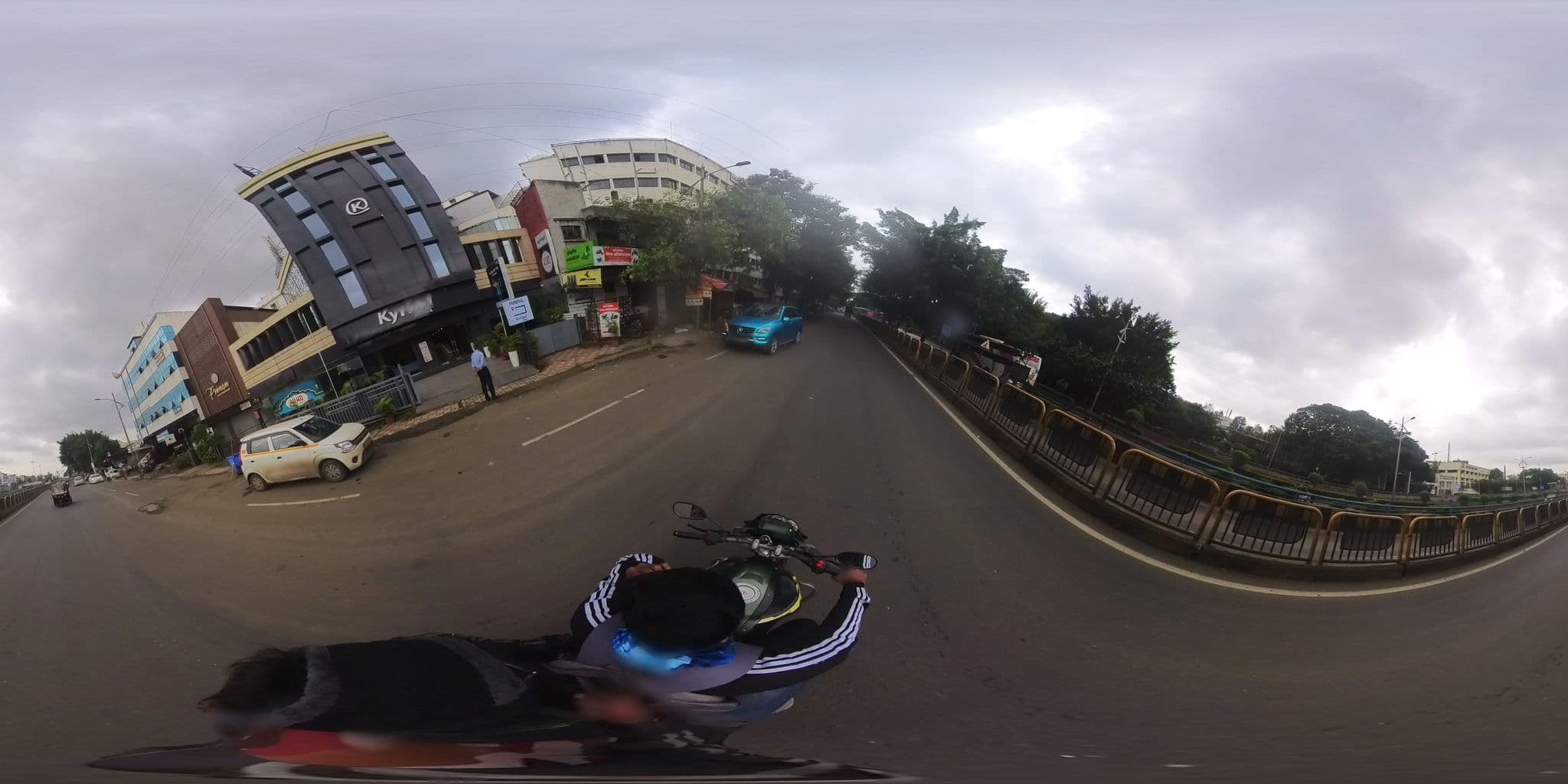 Street view near Hotel Kundan Palace, Pimpri — © skysign (CC BY-SA · Mapillary)