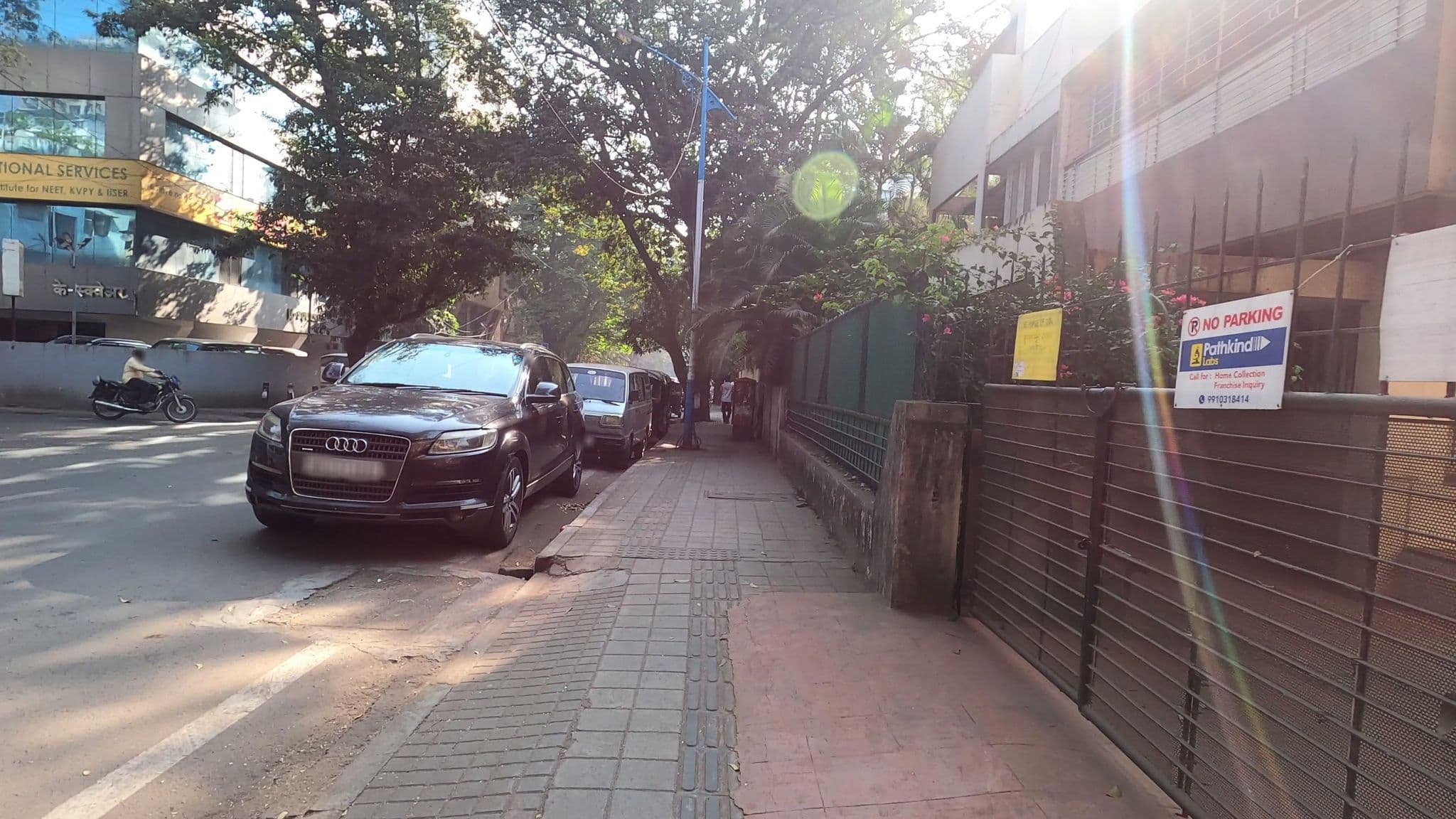 Street view near Hotel Park View, Shivaji Nagar — © WPStan (CC BY-SA · Mapillary)