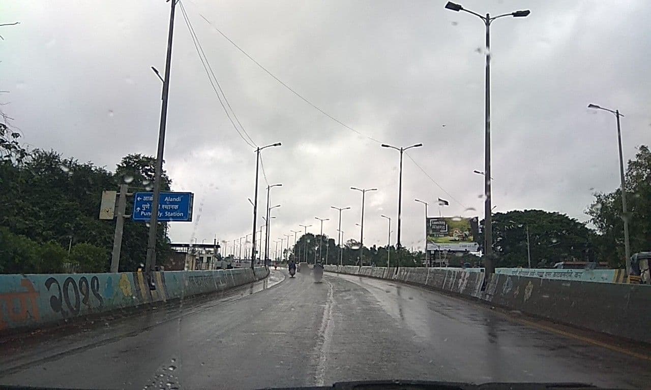 Street view near Hotel La Revival, Shivaji Nagar — © natarajakaveeti (CC BY-SA · Mapillary)
