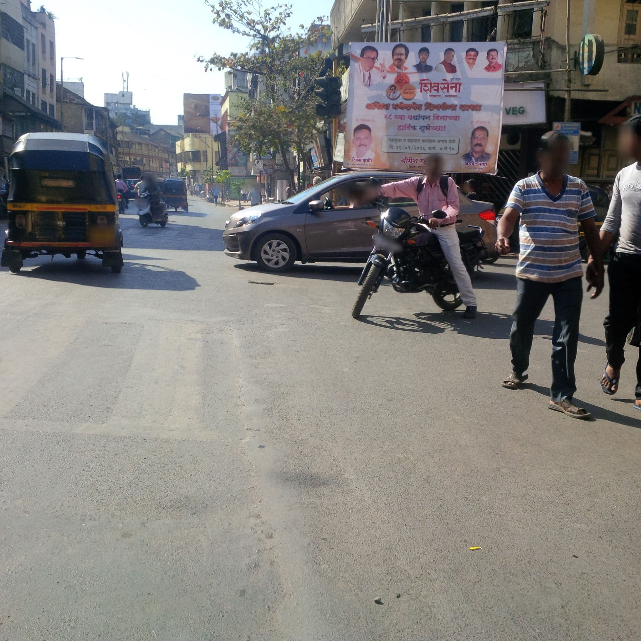 Street view near Hotel Pravasi, Pune — © rajendrachitekar (CC BY-SA · Mapillary)