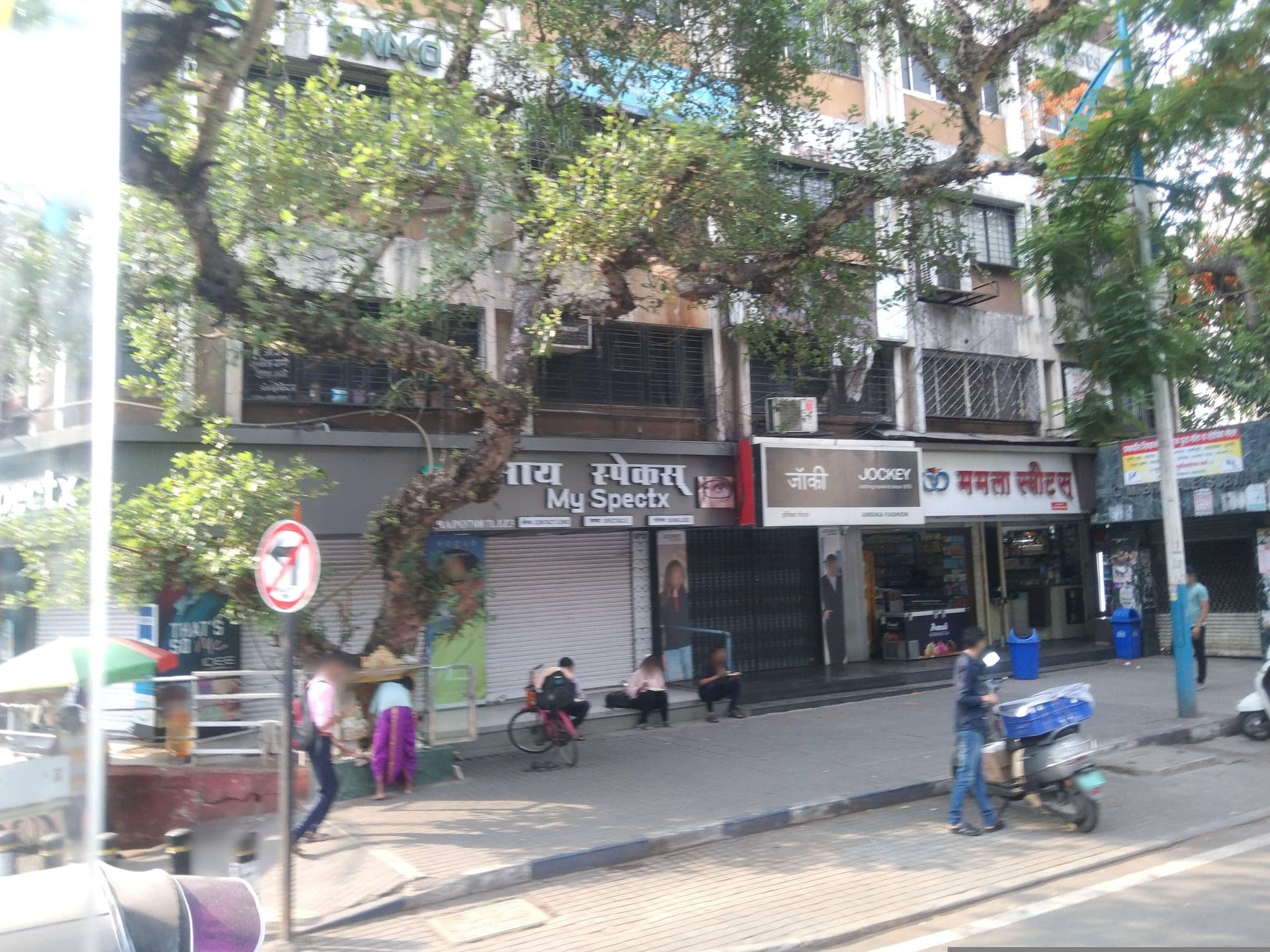 Street view near Hotel Royal, Shivaji Nagar — © MaheshwariK (CC BY-SA · Mapillary)