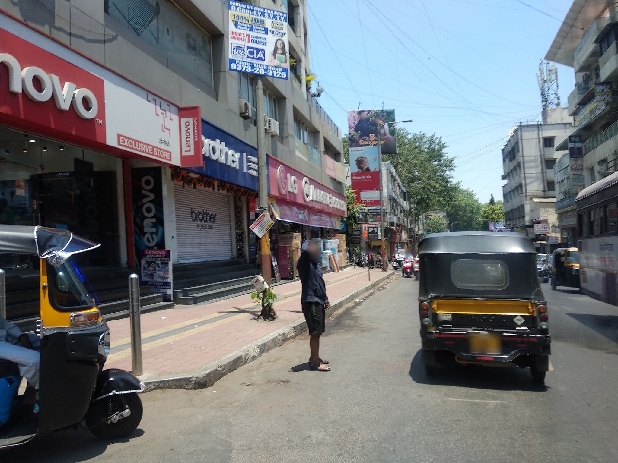 Street view near Shantanu Guest House, Pune — © rr7 (CC BY-SA · Mapillary)
