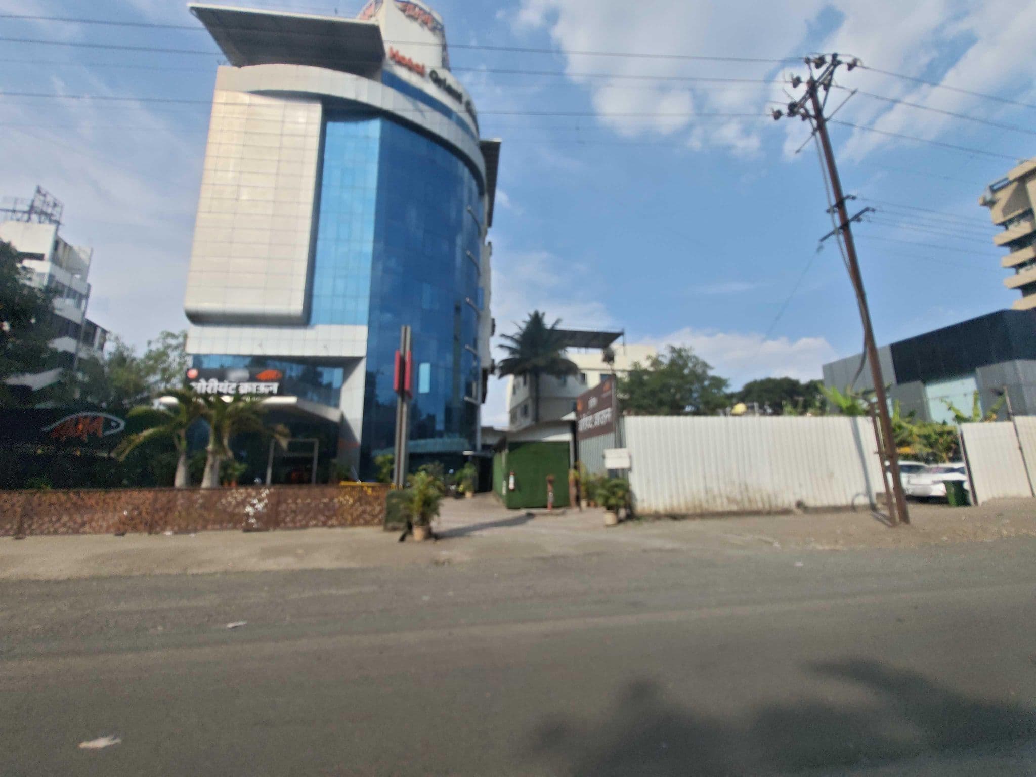 Street view near Hotel Orient Crown, Unchagao — © AmrutaA (CC BY-SA · Mapillary)