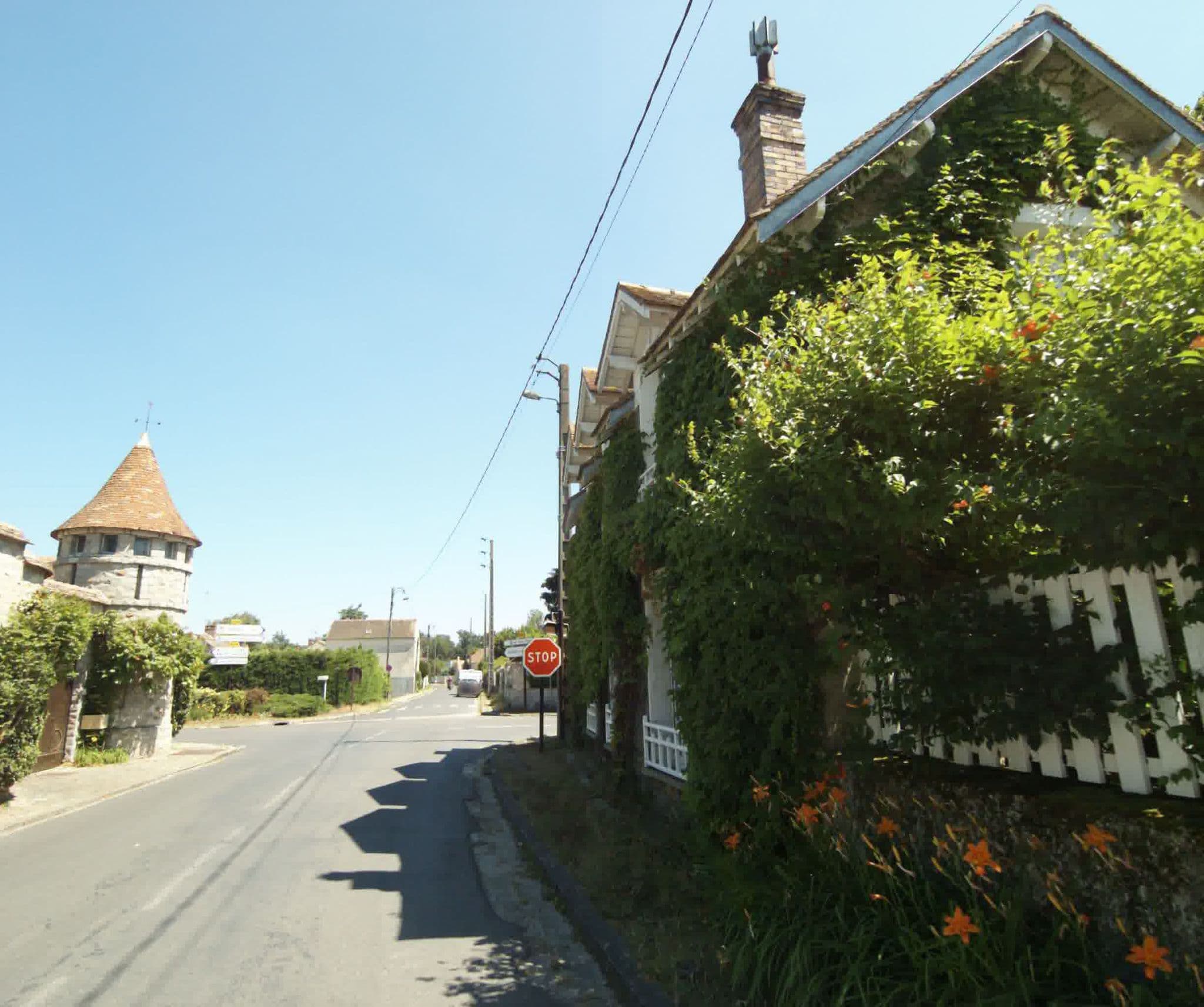 Street view near Gite des 3 petits ours, Noisy-sur-École — © sogefi (CC BY-SA · Mapillary)