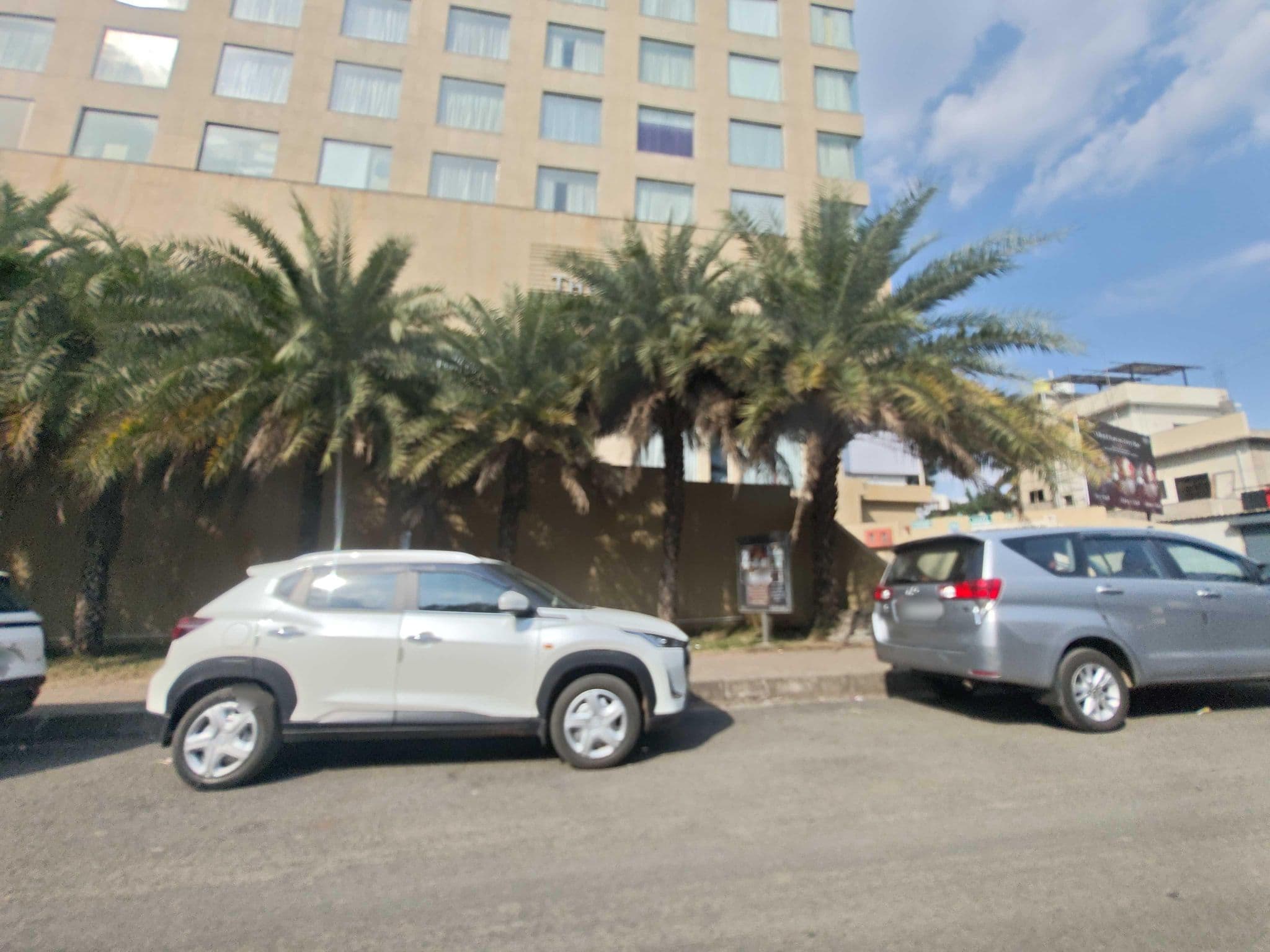 Street view near Veeksar The Fern, Unchagao — © AmrutaA (CC BY-SA · Mapillary)