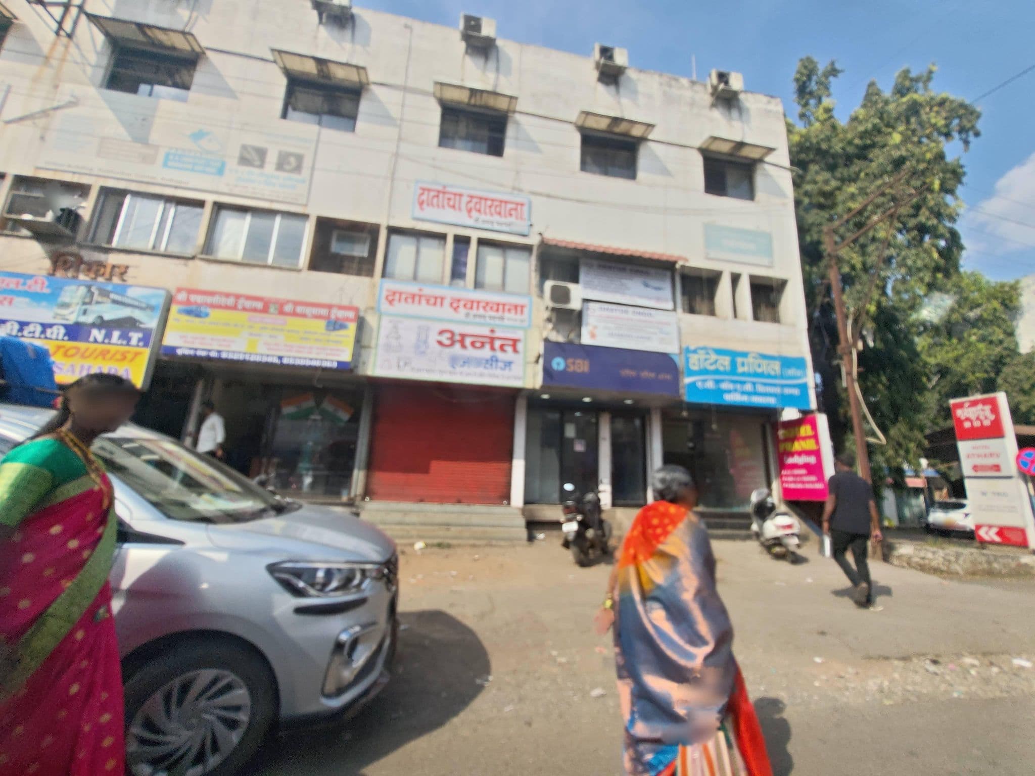 Street view near Hotel Atharv, Kolhāpur — © AmrutaA (CC BY-SA · Mapillary)