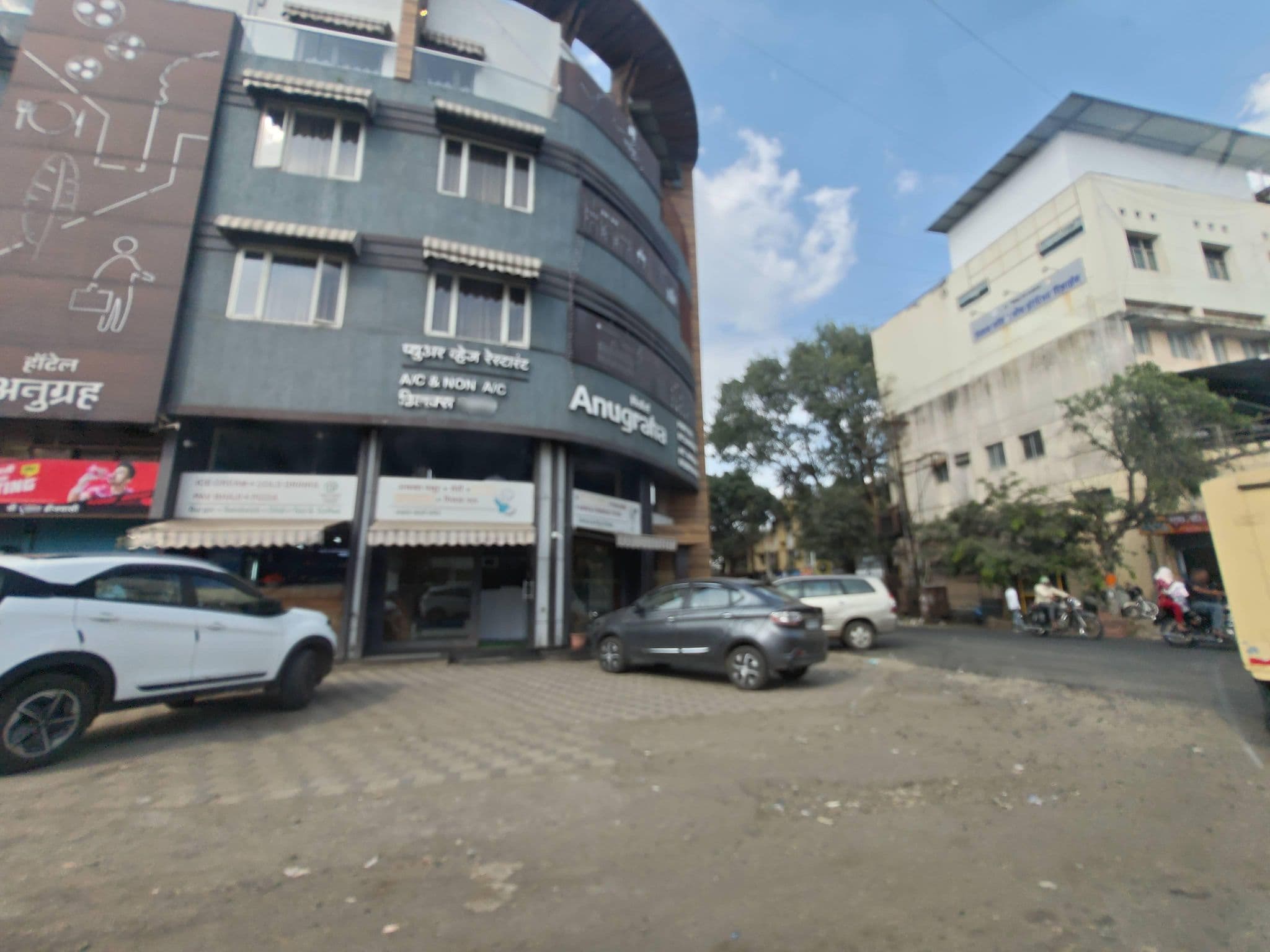 Street view near Hotel Airlines, Kolhāpur — © AmrutaA (CC BY-SA · Mapillary)