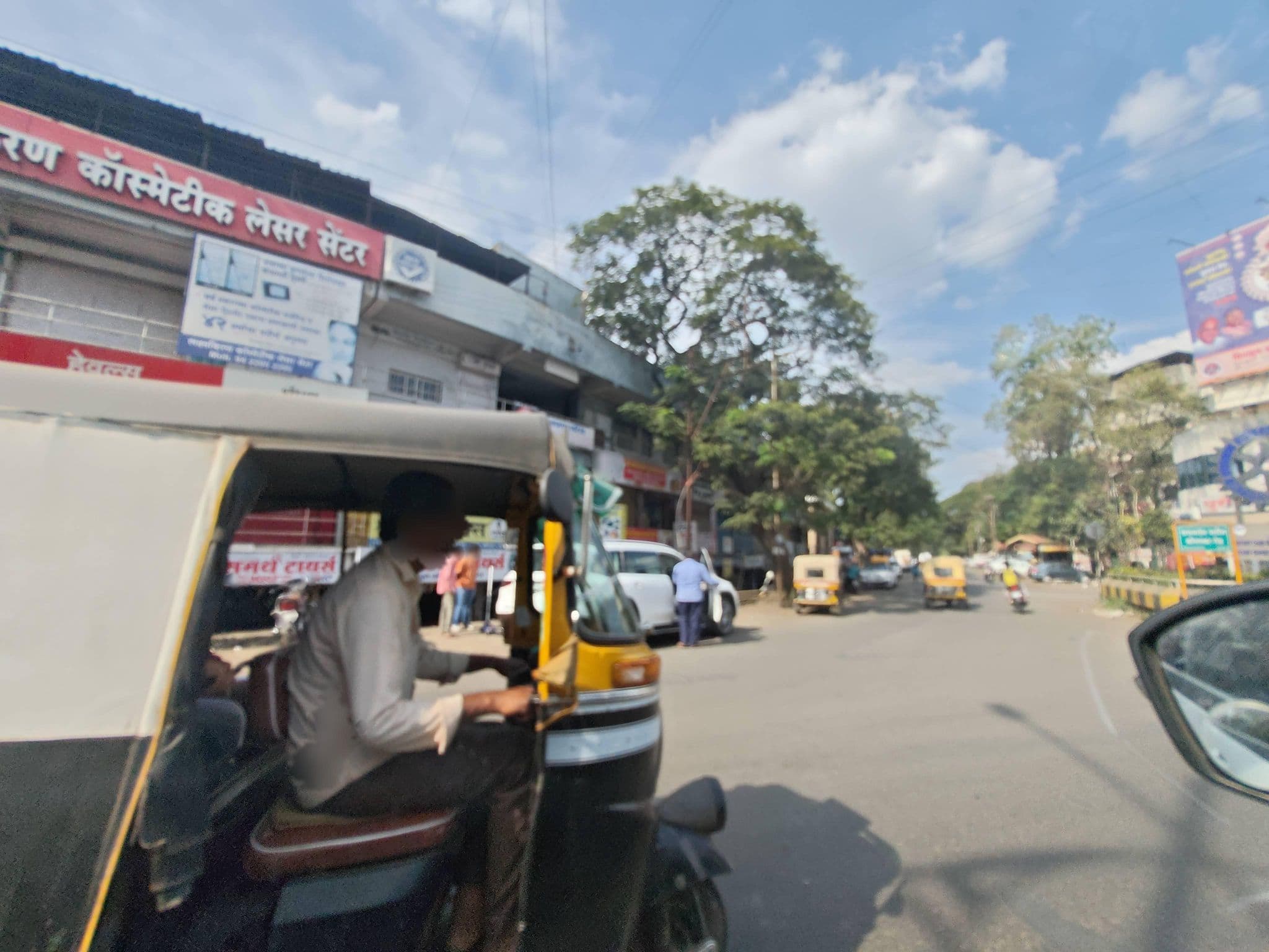 Street view near Hotel Raysons Regency, Kolhāpur — © AmrutaA (CC BY-SA · Mapillary)