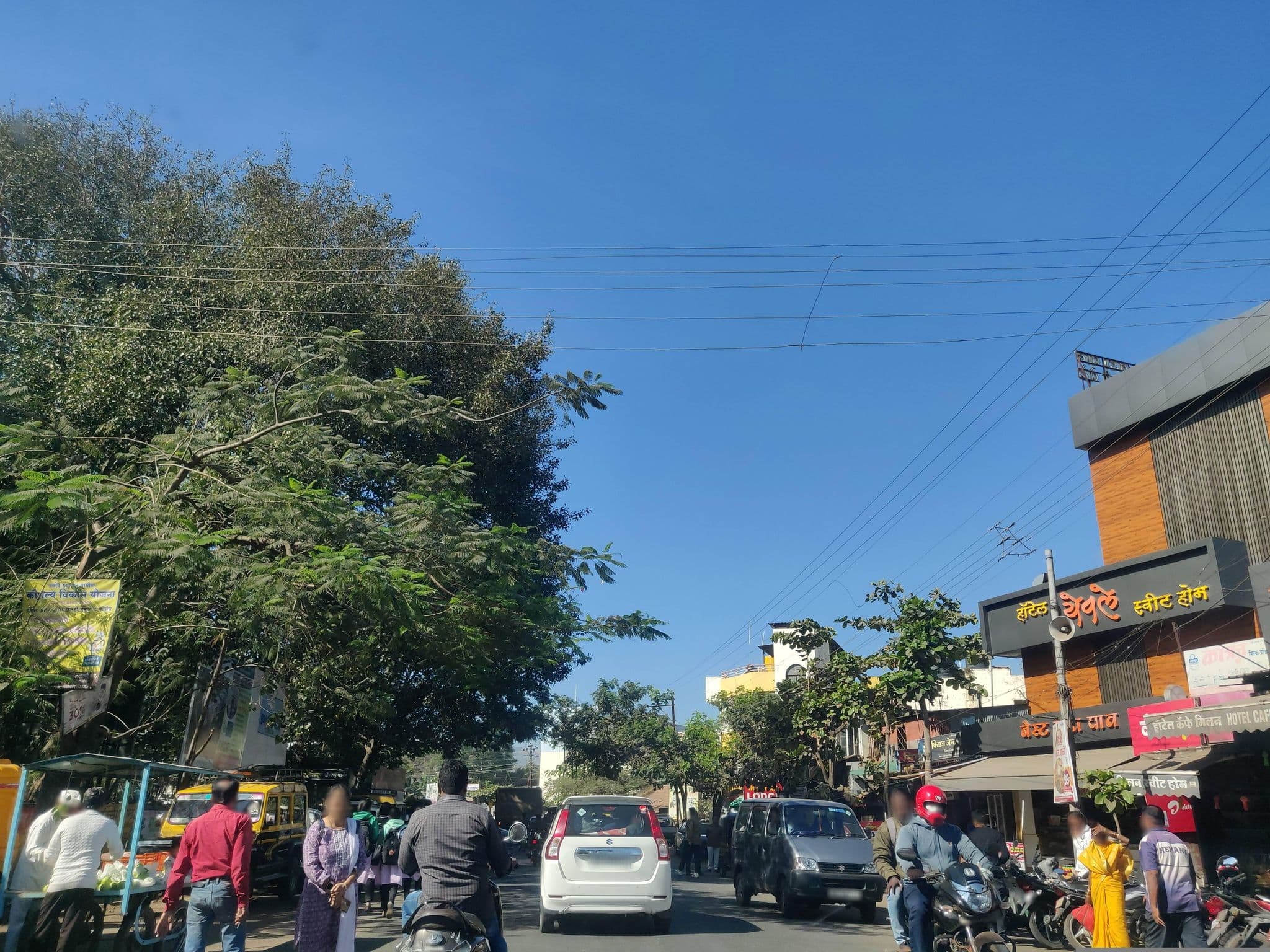 Street view near The Living Space, Wai — © AmrutaA (CC BY-SA · Mapillary)