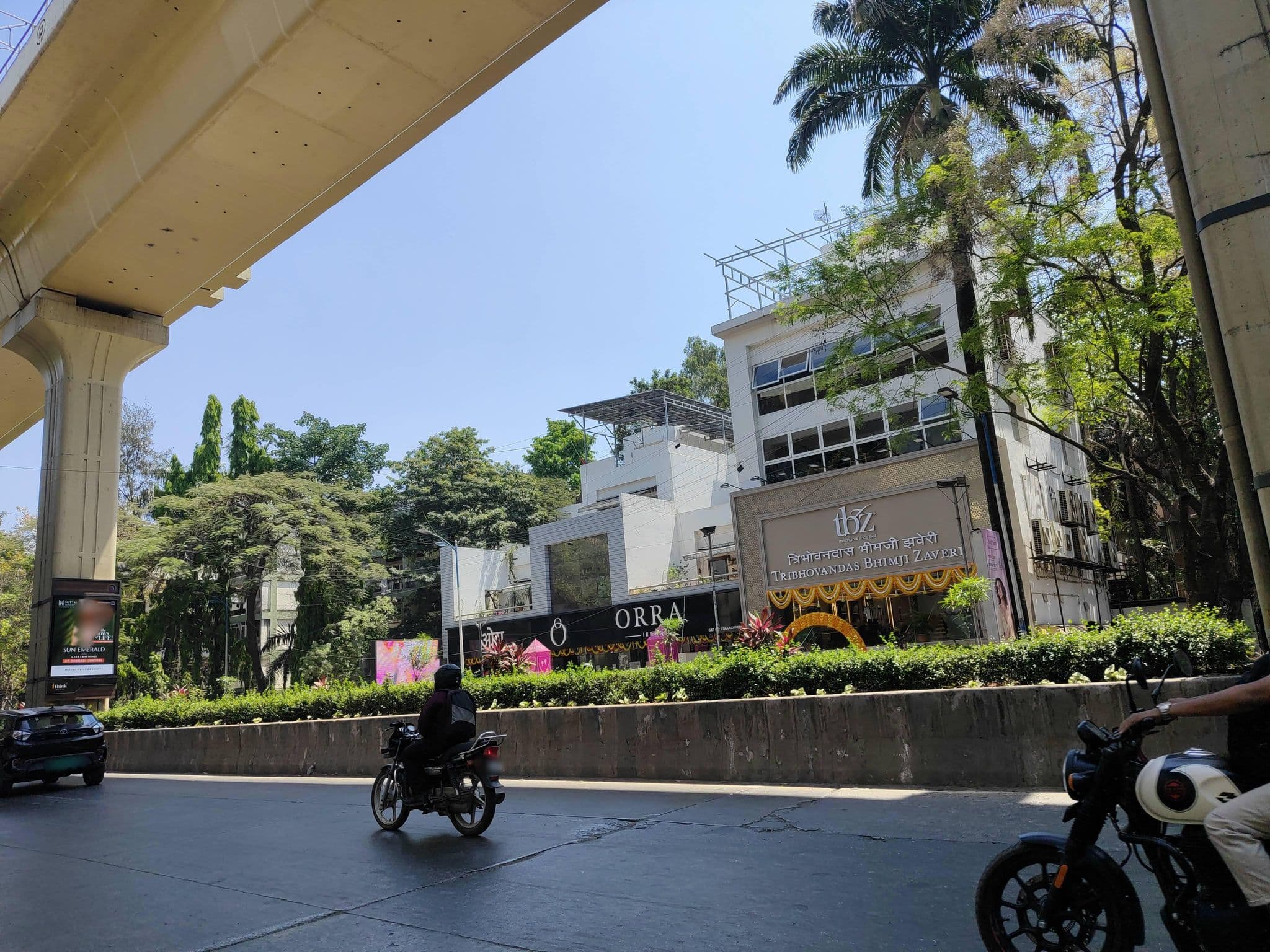 Street view near Le Royce Hotel, Shivaji Nagar — © Stuti_8 (CC BY-SA · Mapillary)