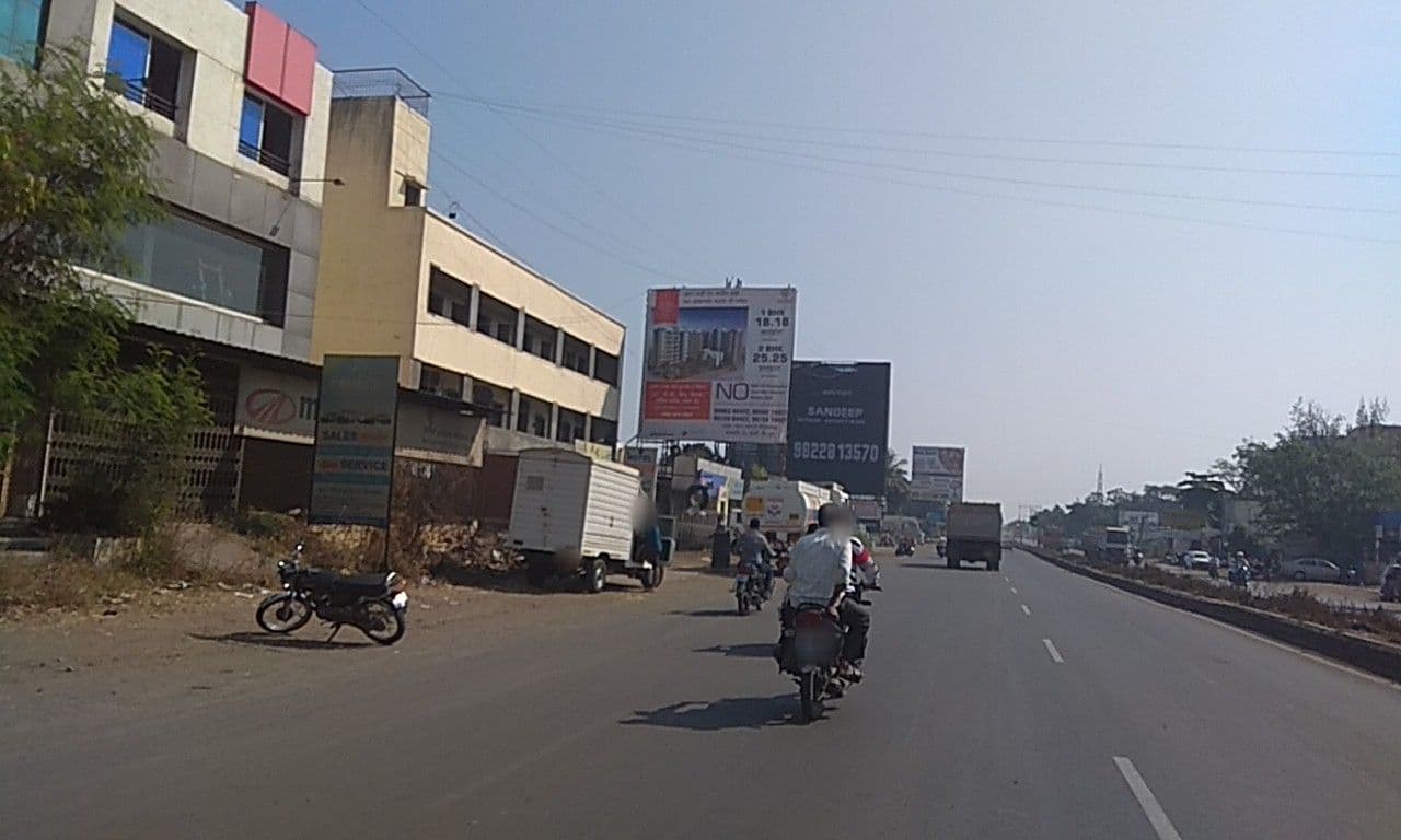 Street view near Hotel Govinda, Vagholi — © natarajakaveeti (CC BY-SA · Mapillary)