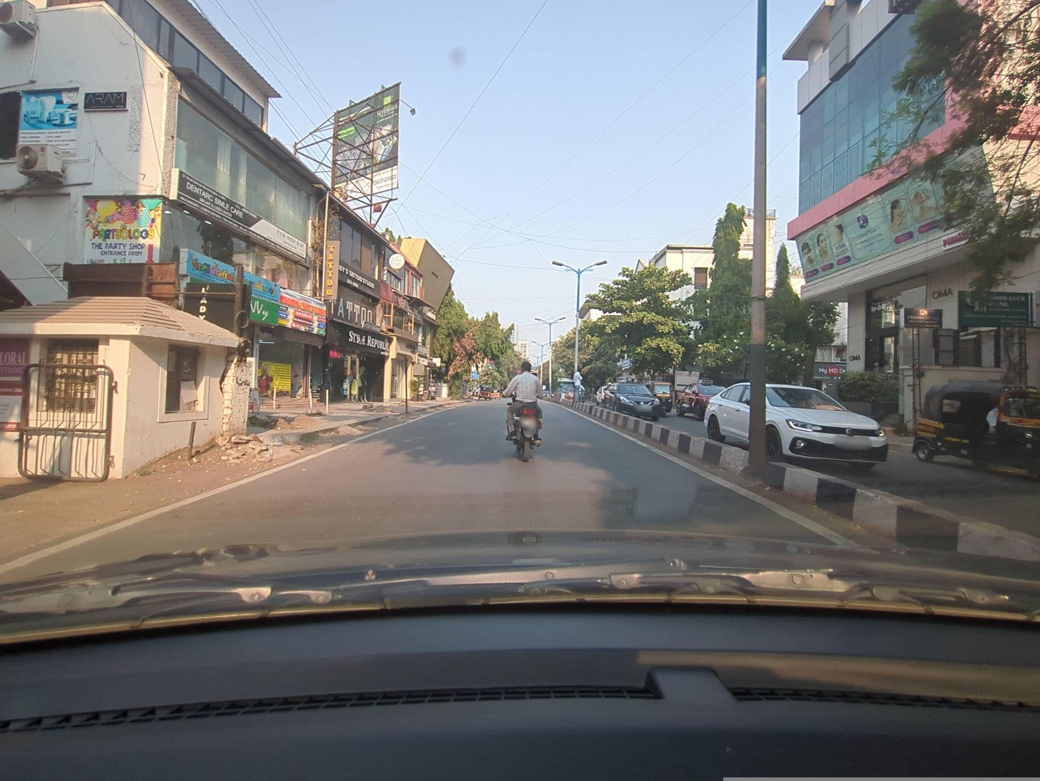 Street view near Bradburry's Quiet Waters, Shivaji Nagar — © rdugal (CC BY-SA · Mapillary)