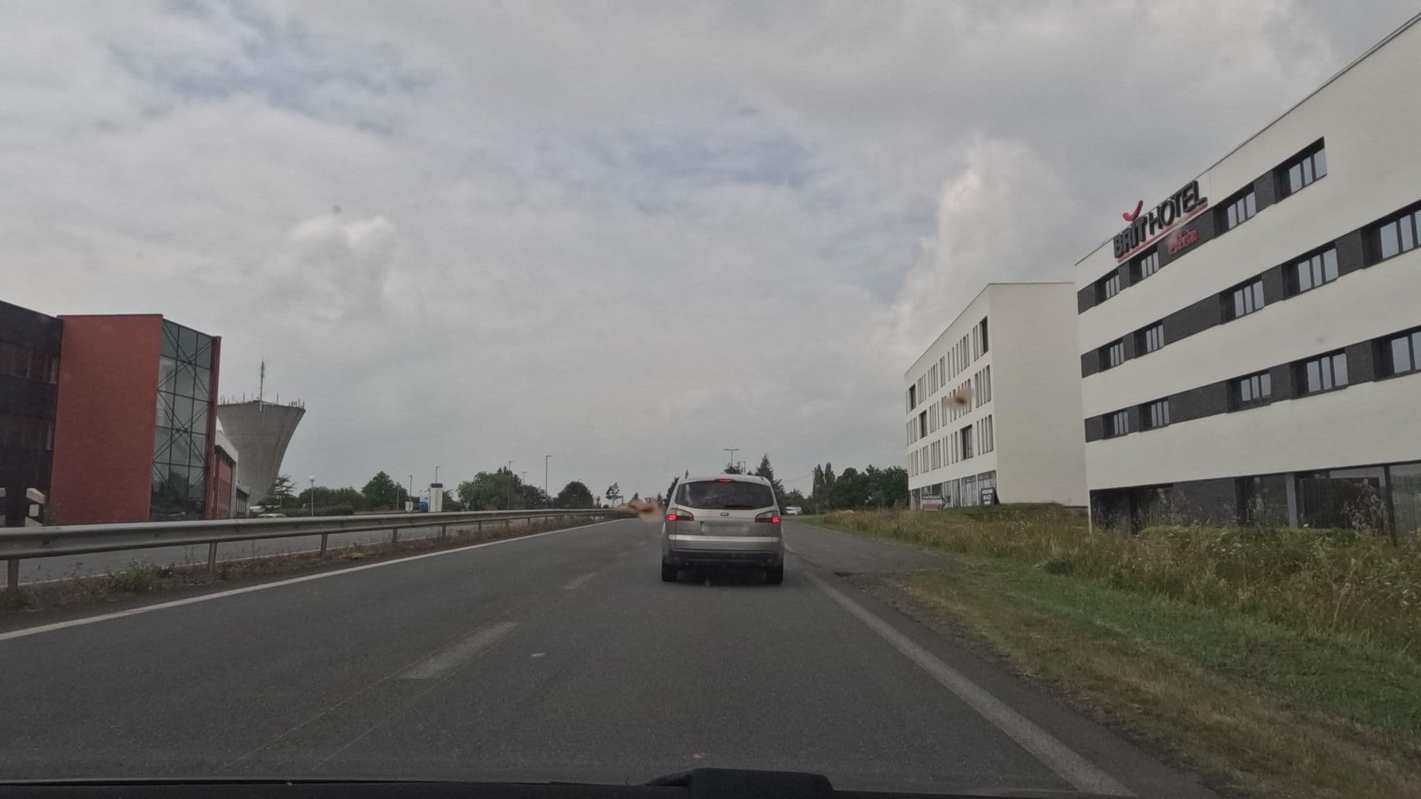 Street view near Brit Hotel, Plérin — © Efehn (CC BY-SA · Mapillary)