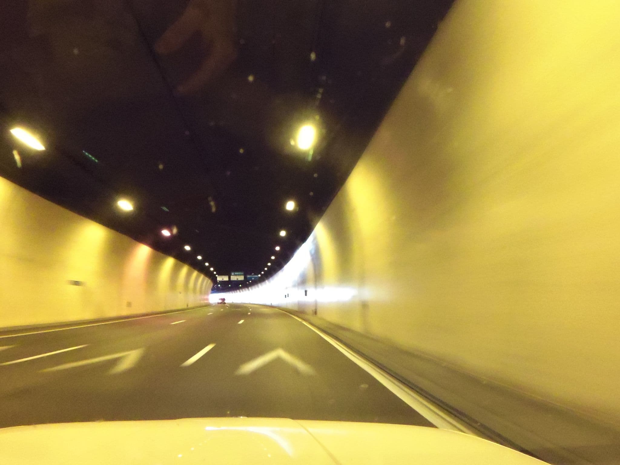 Street view near Valpré, Lyon 09 — © chivos (CC BY-SA · Mapillary)