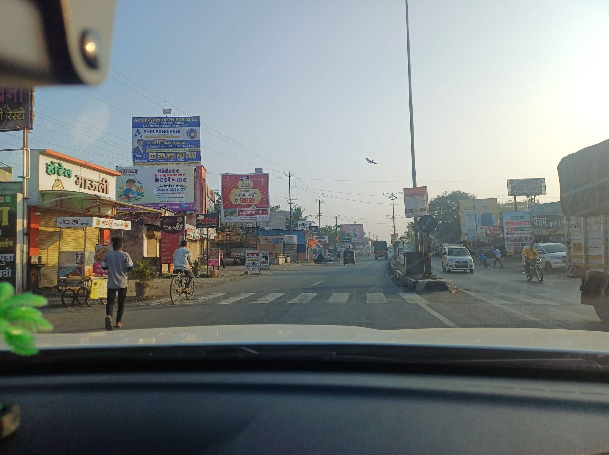 Street view near Hotel Mauli, Ārangaon — © WankhedeR (CC BY-SA · Mapillary)