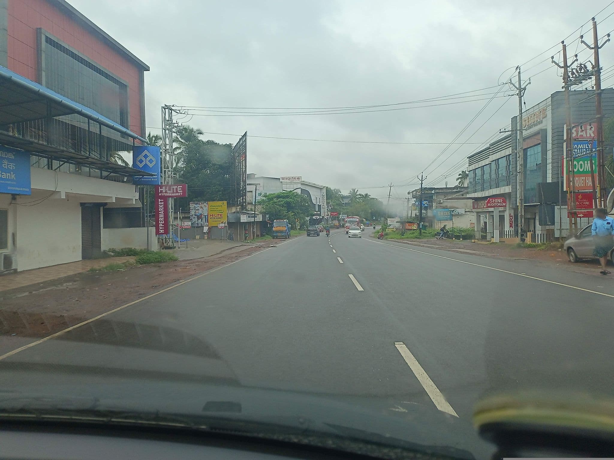 Street view near Nirmallyam Residency, Ālankōd — © gnoeee (CC BY-SA · Mapillary)