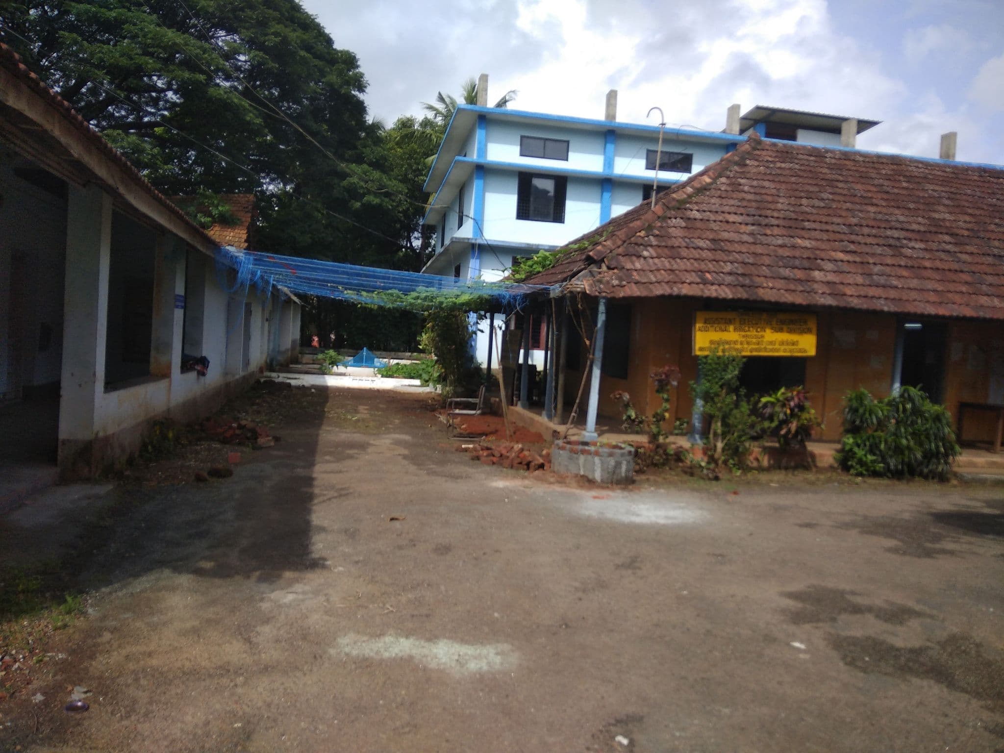 Street view near Central Hotel, Veluthūr — © manojkmohan (CC BY-SA · Mapillary)