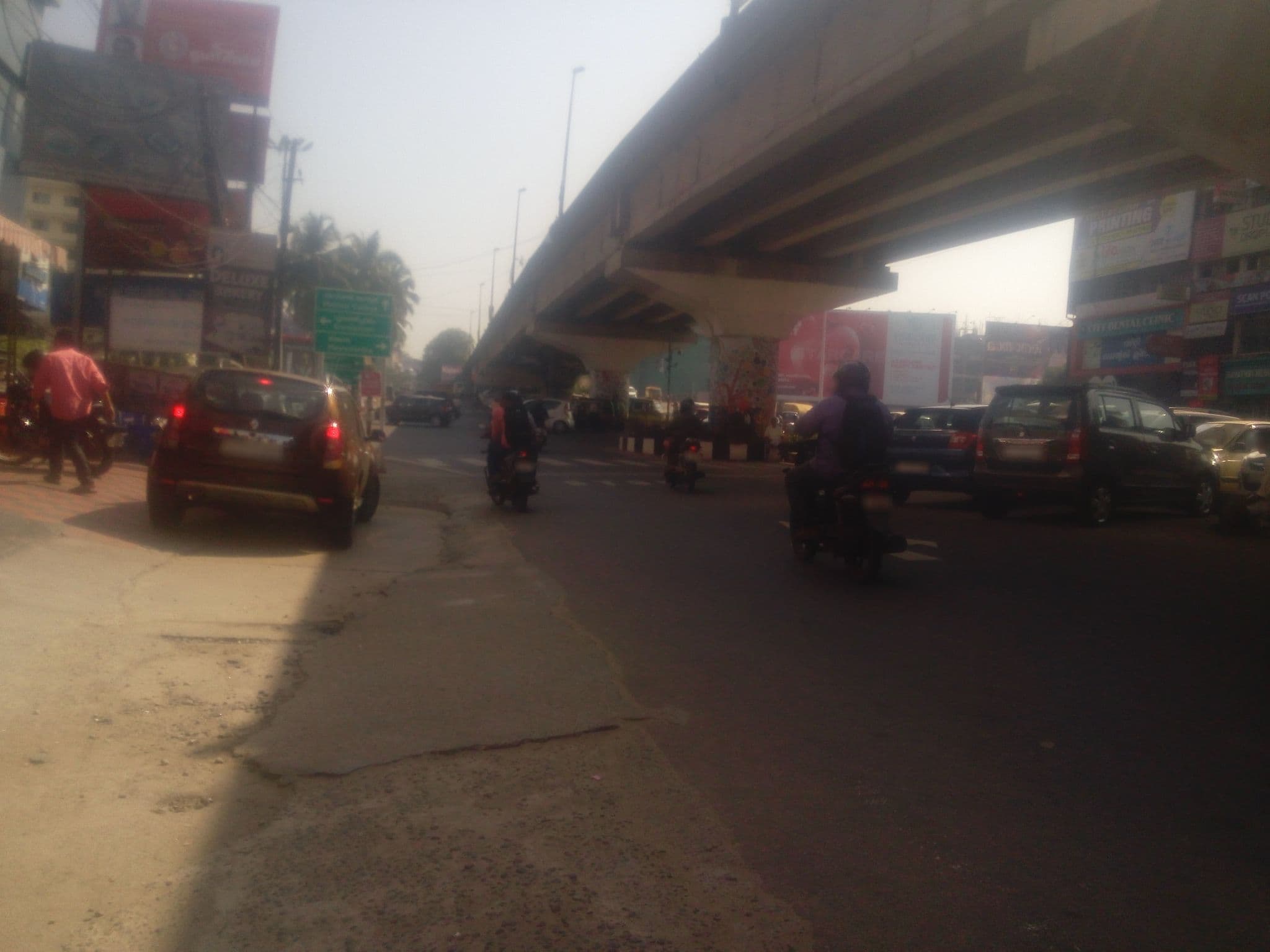 Street view near Hotel Metro Manor, Kozhikode — © vishnu1996 (CC BY-SA · Mapillary)