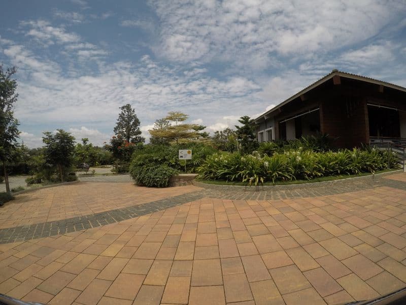 Street view near Purple Palms Resort & Spa, Kushālnagar — © deepak_bicycle (CC BY-SA · Mapillary)