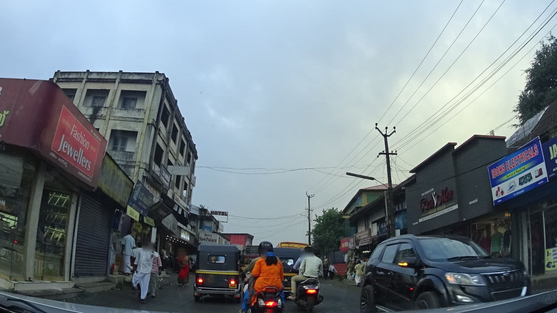 Street view near Aashwas Holiday Home, Kalpatta — © geohacker (CC BY-SA · Mapillary)