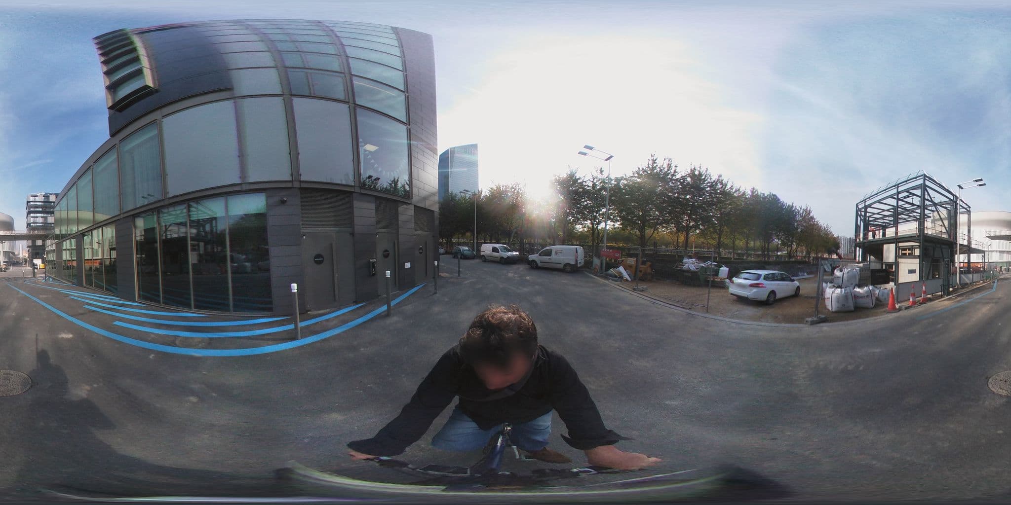 Street view near Hôtel CitizenM, La Defense — © geovelo (CC BY-SA · Mapillary)