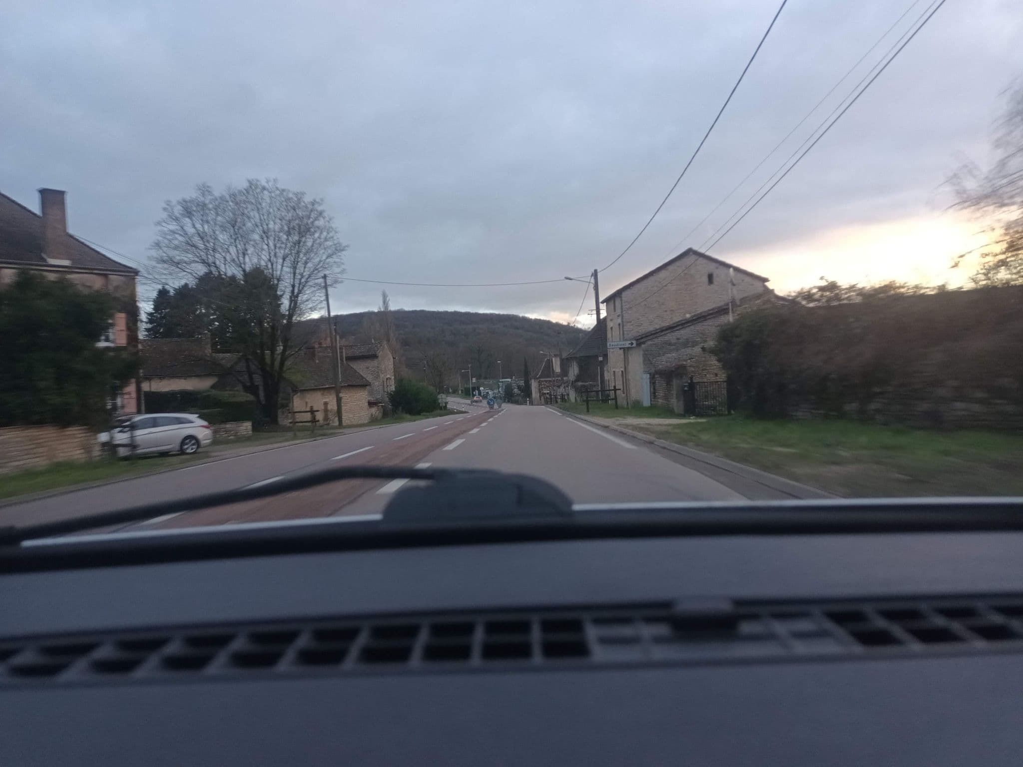 Street view near Le Relais de l'Europe, Tournus — © xingewen (CC BY-SA · Mapillary)