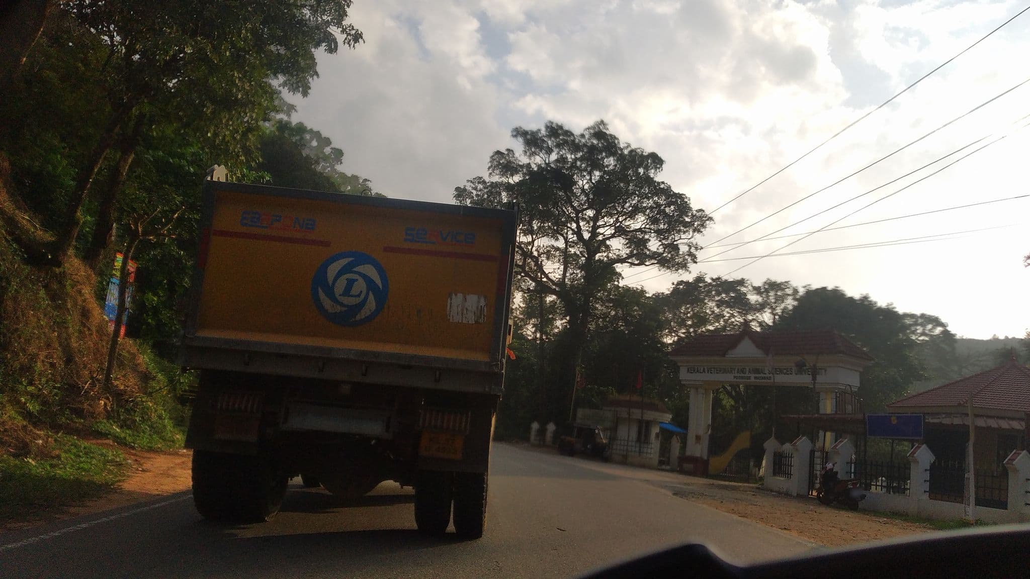 Street view near Cocoon Rest House, Kalpatta — © jothishbabu (CC BY-SA · Mapillary)