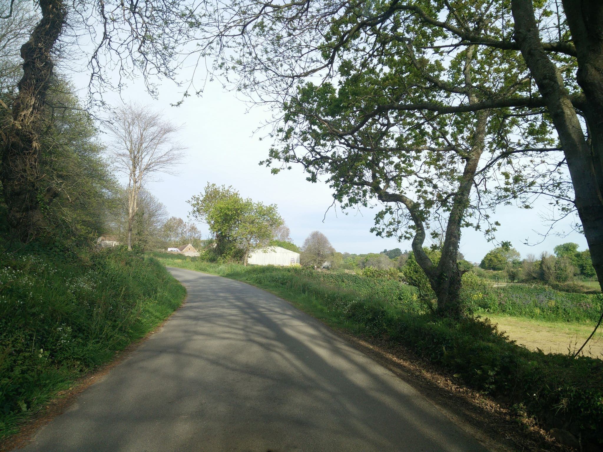 Street view near Aire de stationnement de Kermouster, Pleubian — © joostjakob (CC BY-SA · Mapillary)
