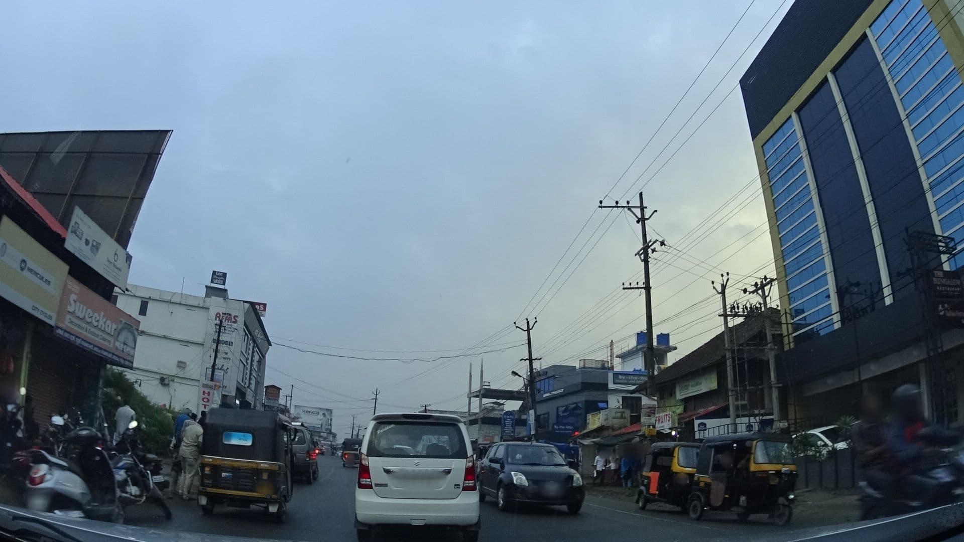 Street view near Blue Tower Tourist Home, Kalpatta — © geohacker (CC BY-SA · Mapillary)