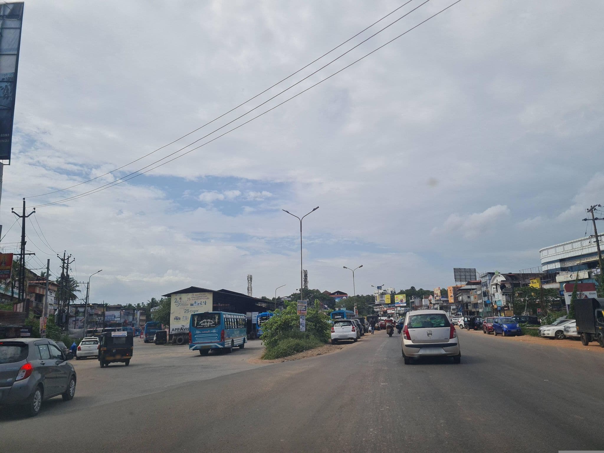 Street view near Sreekrishna International, Badagara — © dinshkm (CC BY-SA · Mapillary)