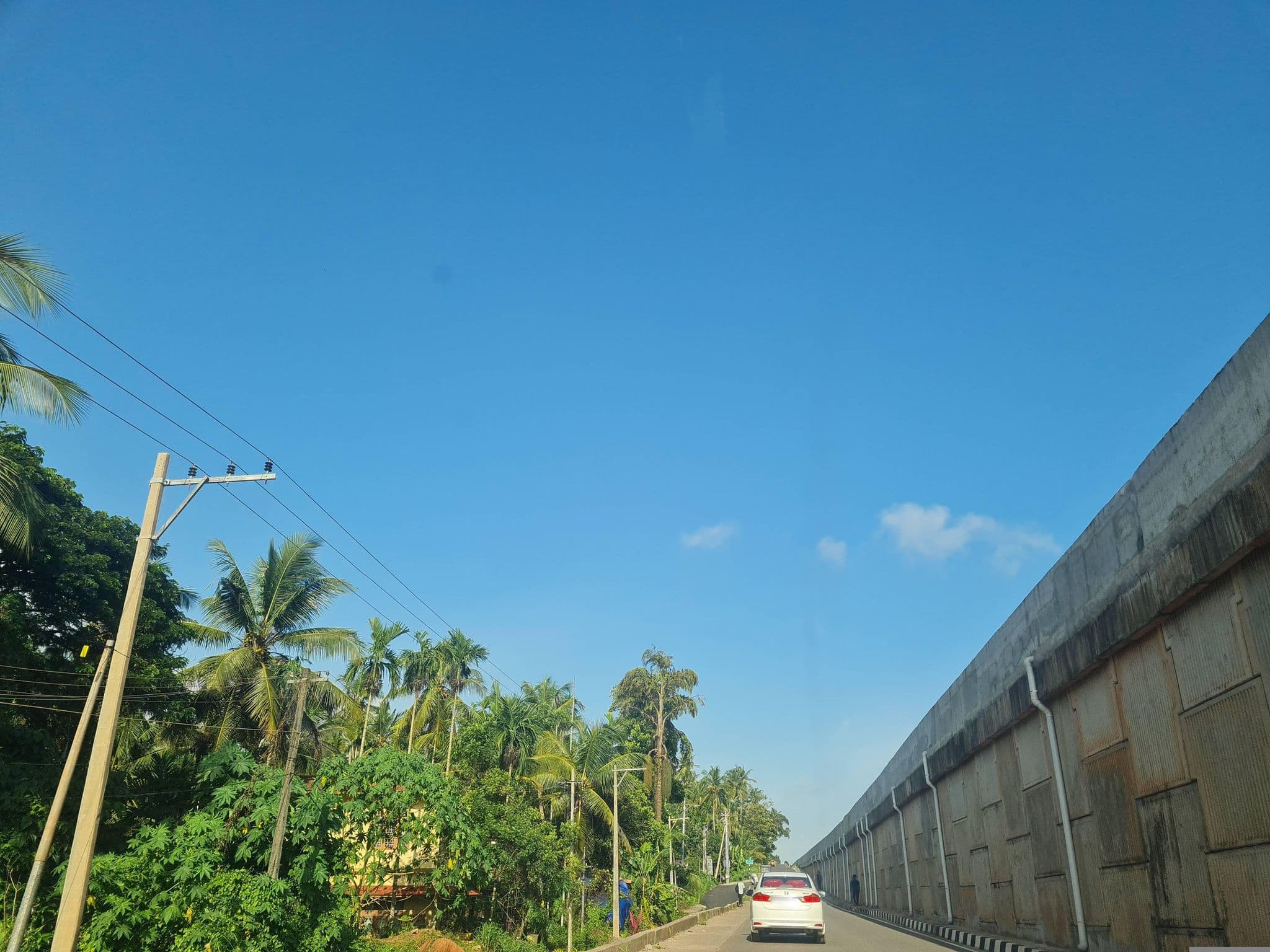 Street view near Ayisha Manzil, Erannoli — © dinshkm (CC BY-SA · Mapillary)