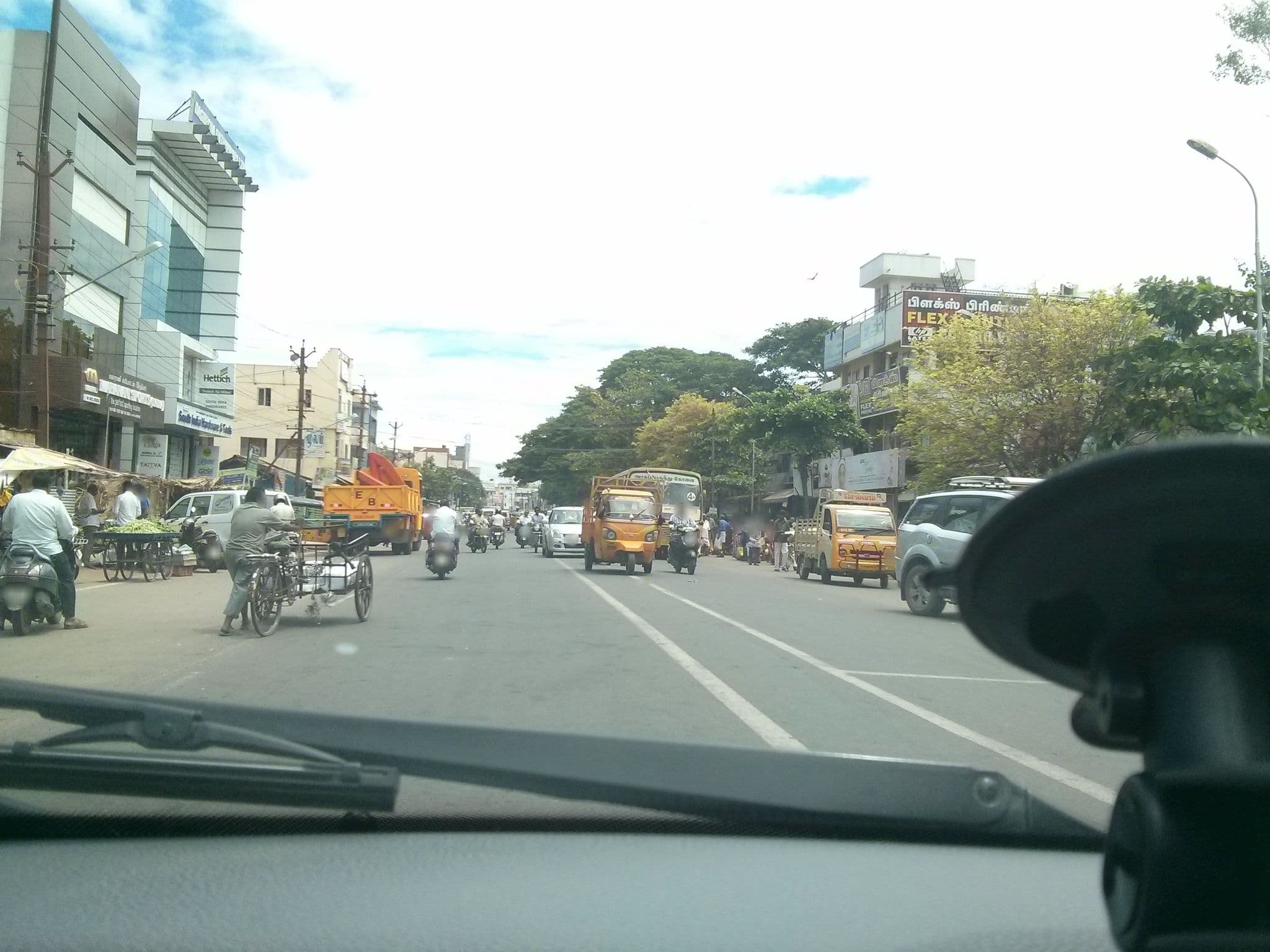 Street view near Hotel Chola, Coimbatore — © supersubra (CC BY-SA · Mapillary)