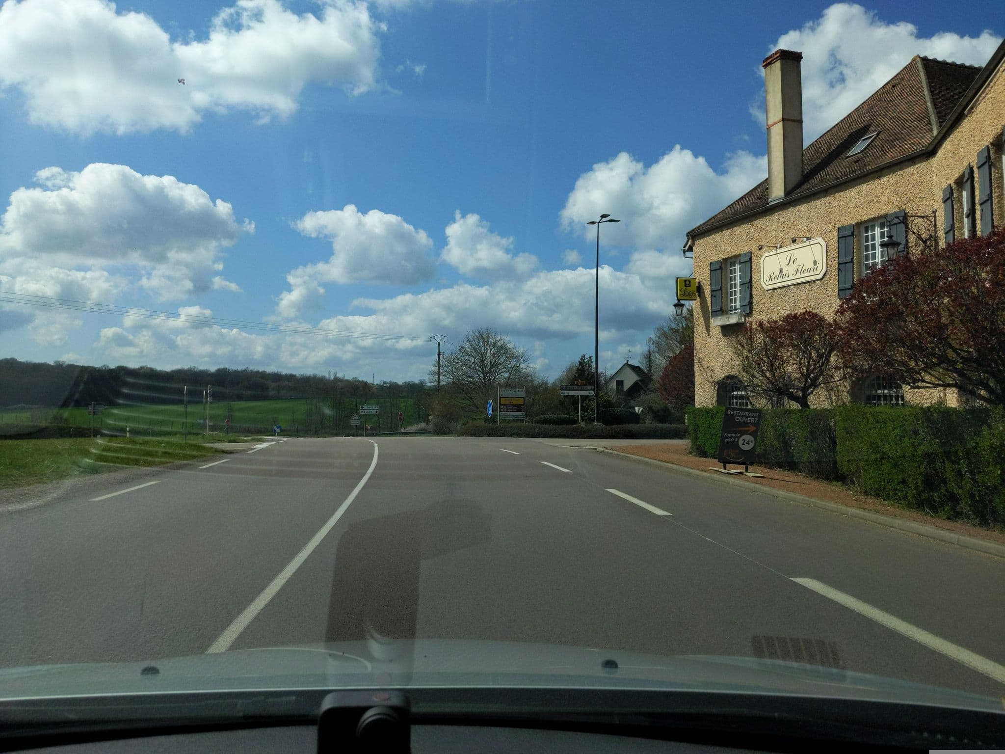 Street view near Le Relais Fleuri, Avallon — © Wodner (CC BY-SA · Mapillary)
